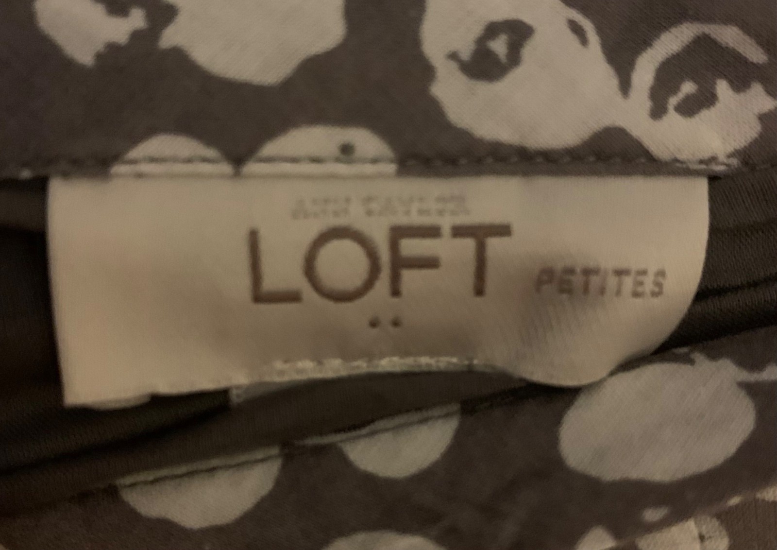 LOFT Light Gray + White Lightweight Lined Ruffle Trim Mini-Length Skirt Size 6P