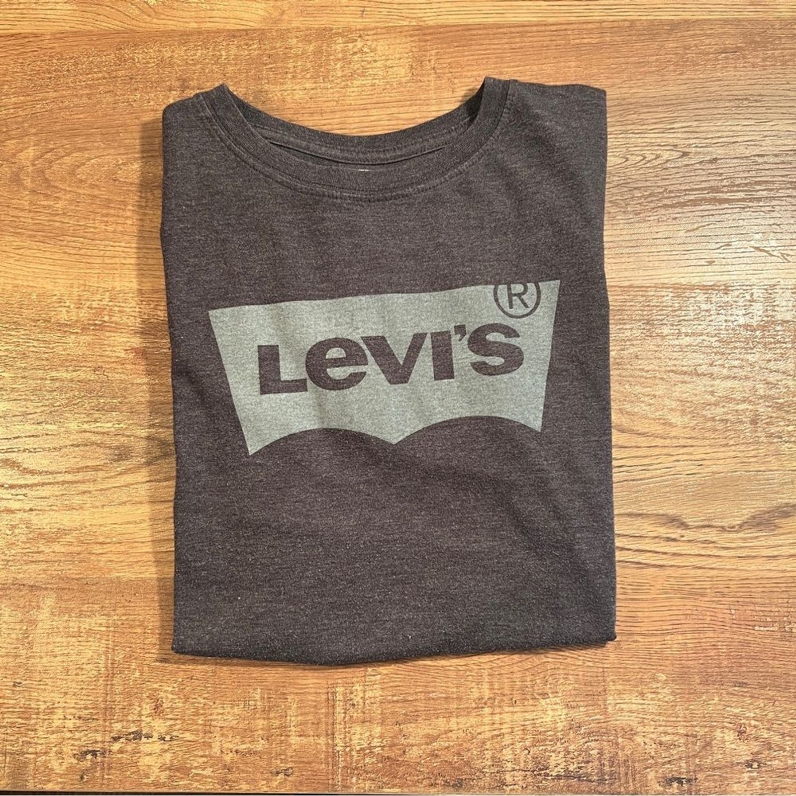 Levi’s Gray Short Sleeve‎ Tee with Logo