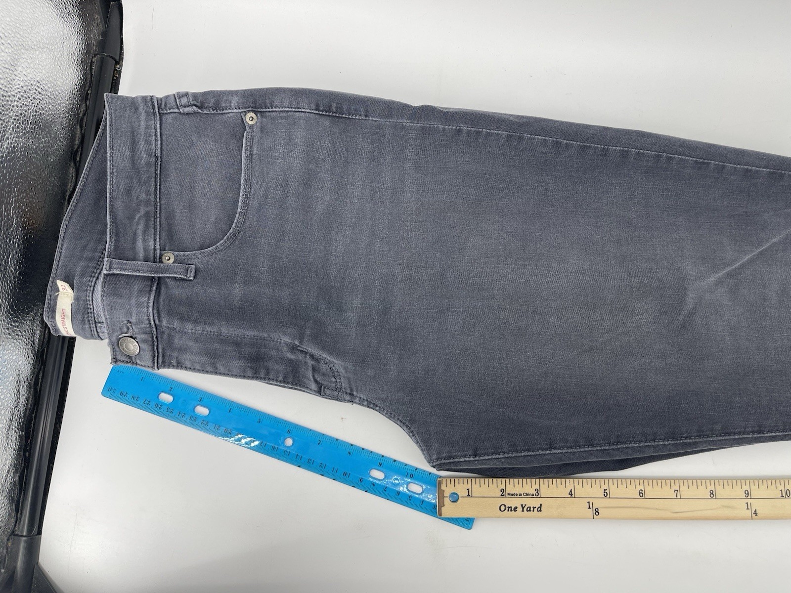 Levis Classic Straight Leg Stretch Jeans Women Size 31 Mid Rise Gray Denim