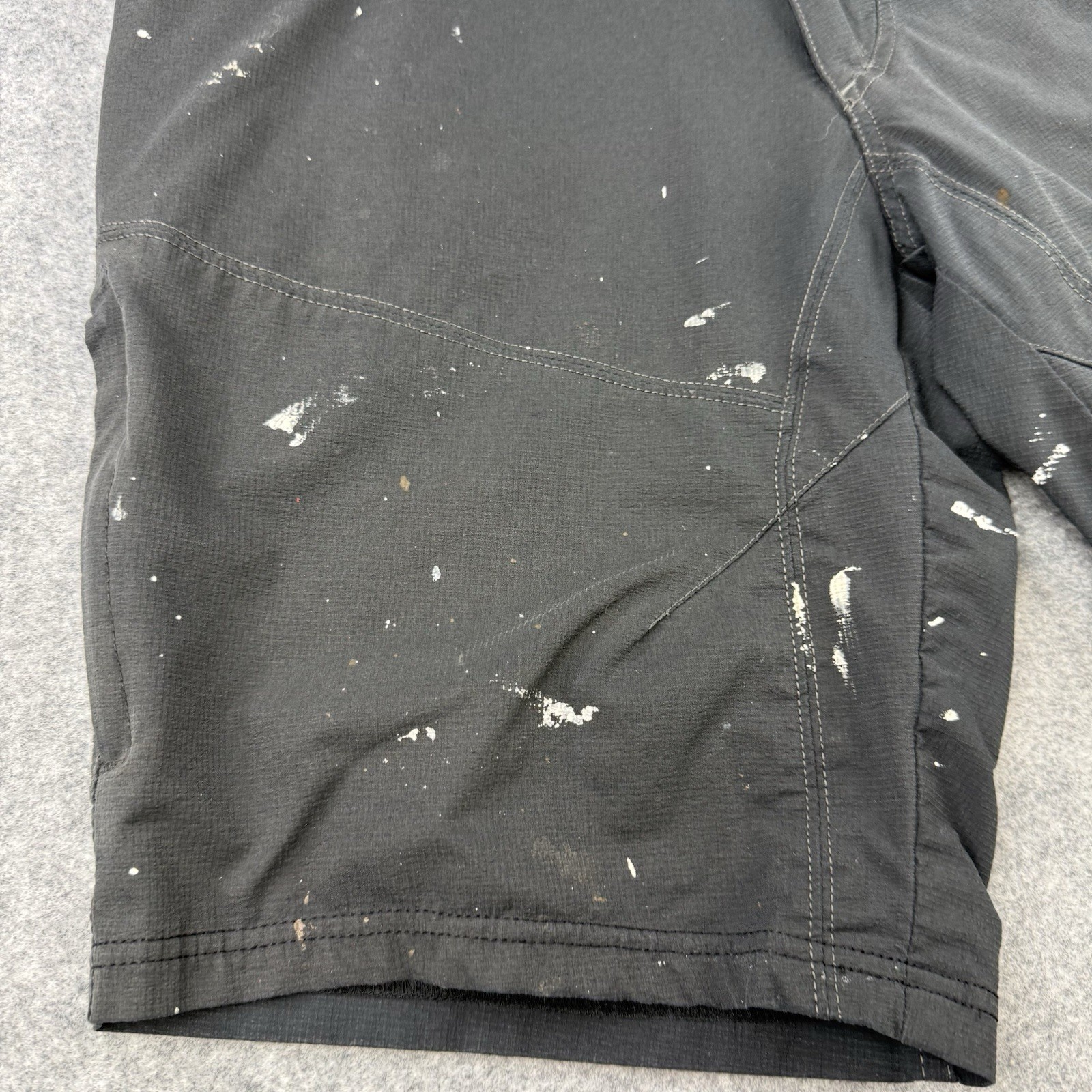 Kuhl Silencr Kargo Shorts Mens Sz 34 Hiking Outdoor Zip Pocket Black Paint Splat