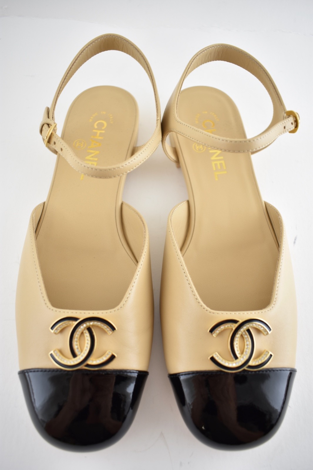 Chanel 25P Beige Black Gold CC Slingback Ankle Strap Ballerina Ballet Flat 40.5