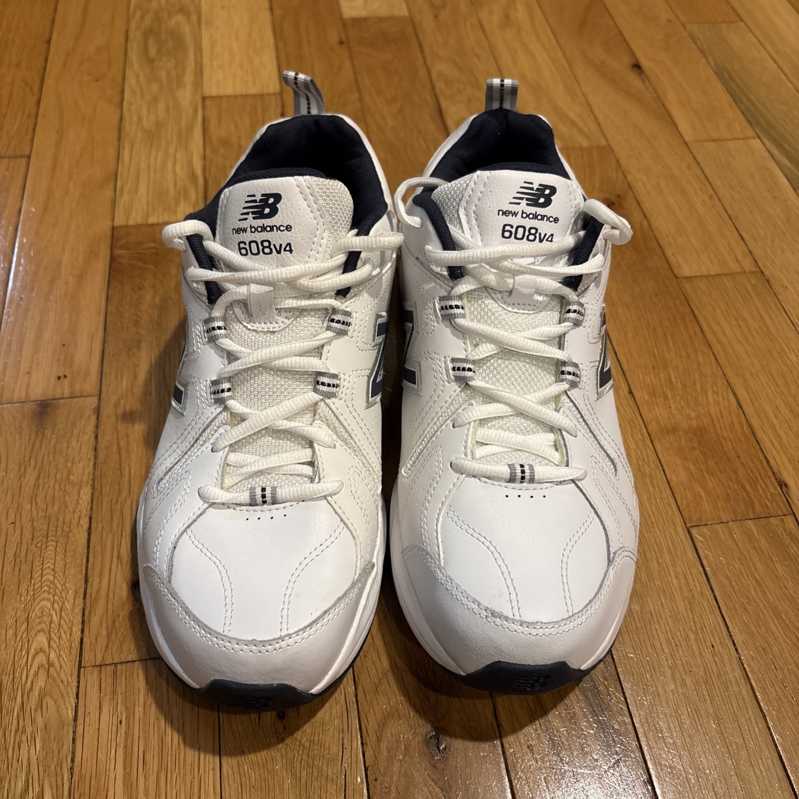 New Balance Mens Size 10 MX608v4W White Blue Sneakers TWO DIFFERENT WIDTHS