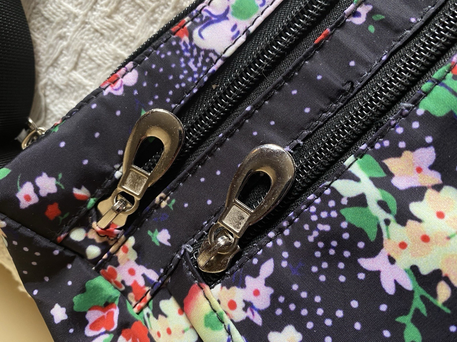 RUIMOTI Nylon FlORAL Crossbody Shoulder Bag Purse Very Roomy Pockets 13” x 6.75