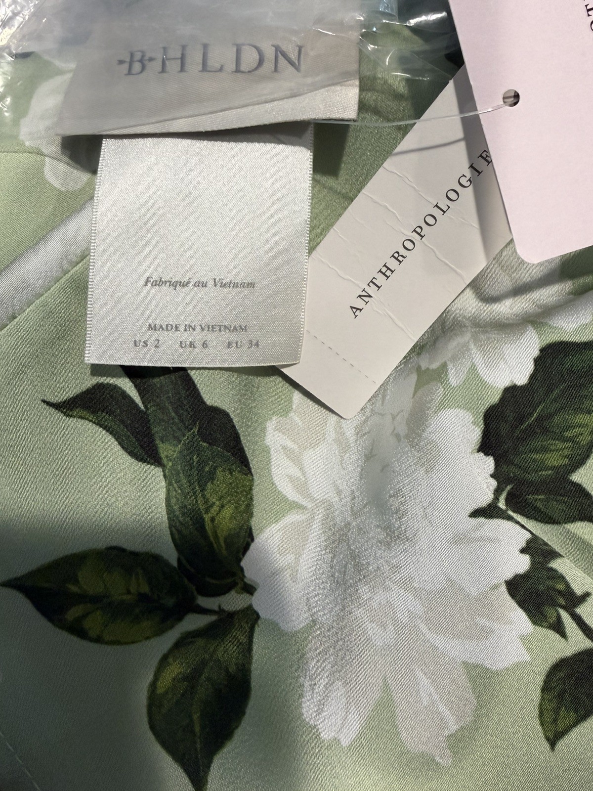 Leila Deep-V Flutter-Sleeve Satin A-Line Gown. Soft Meadow Green.Sz.2 NIB