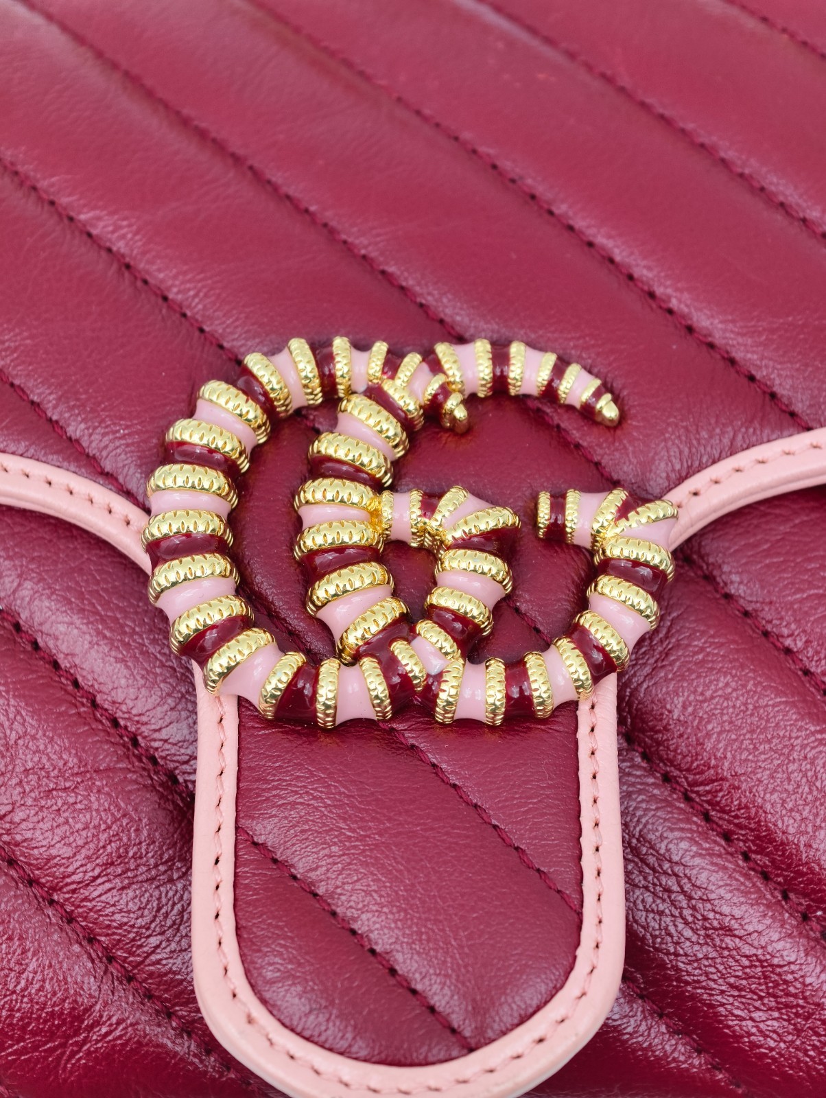 Authentic Gucci GG Marmont Medium 26cm Red Leather Pink Piping Torchon GG Should