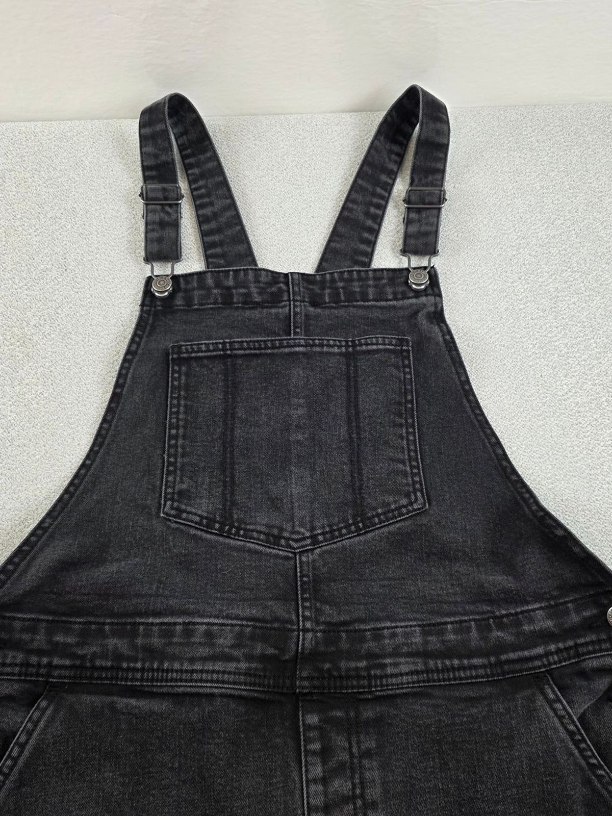 Old Navy Slouchy Straight Black Denim Overalls with Front Pocket Wmn’s 16