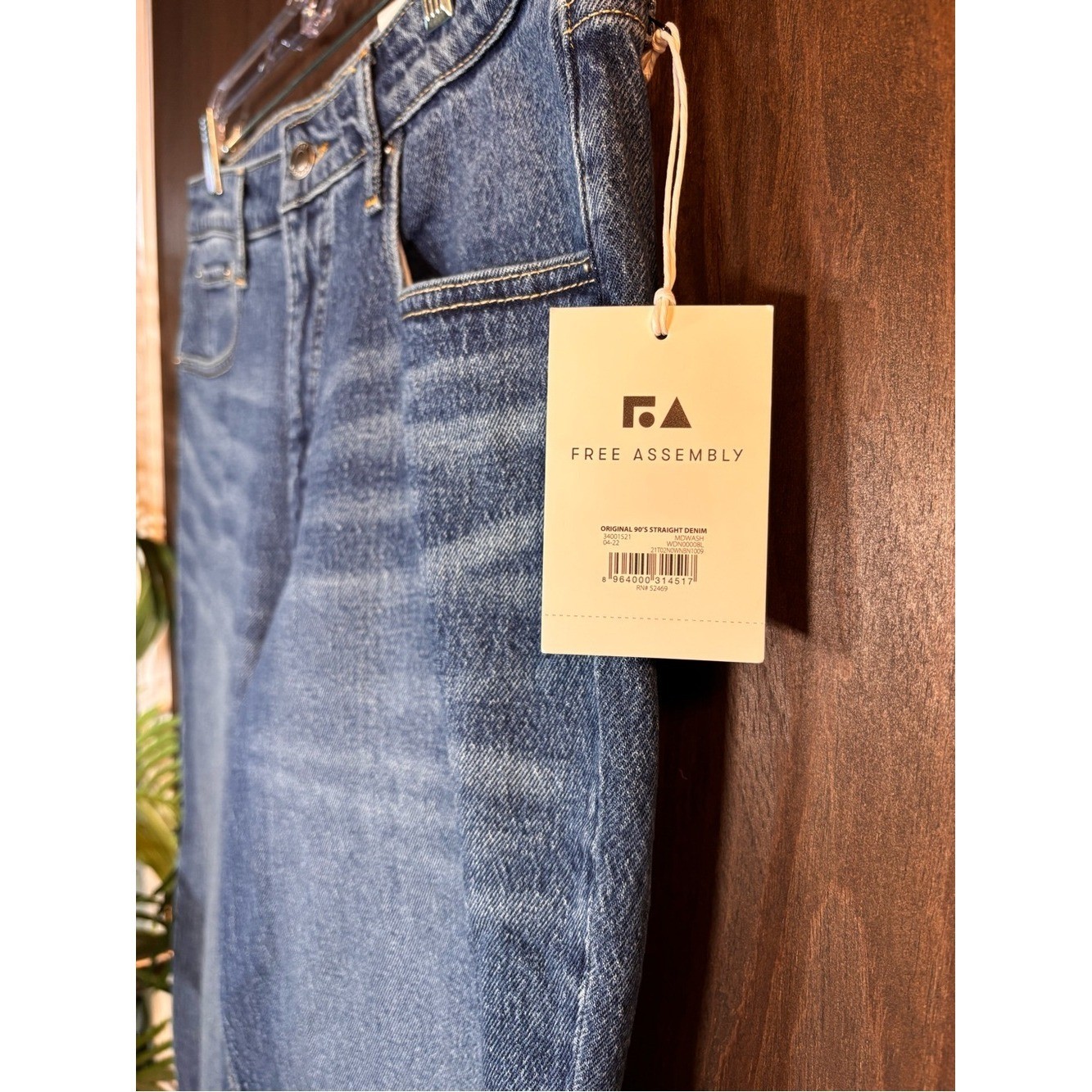Free Assembly Original 90’s Straight Jeans Size 16 NWT Medium Wash Denim