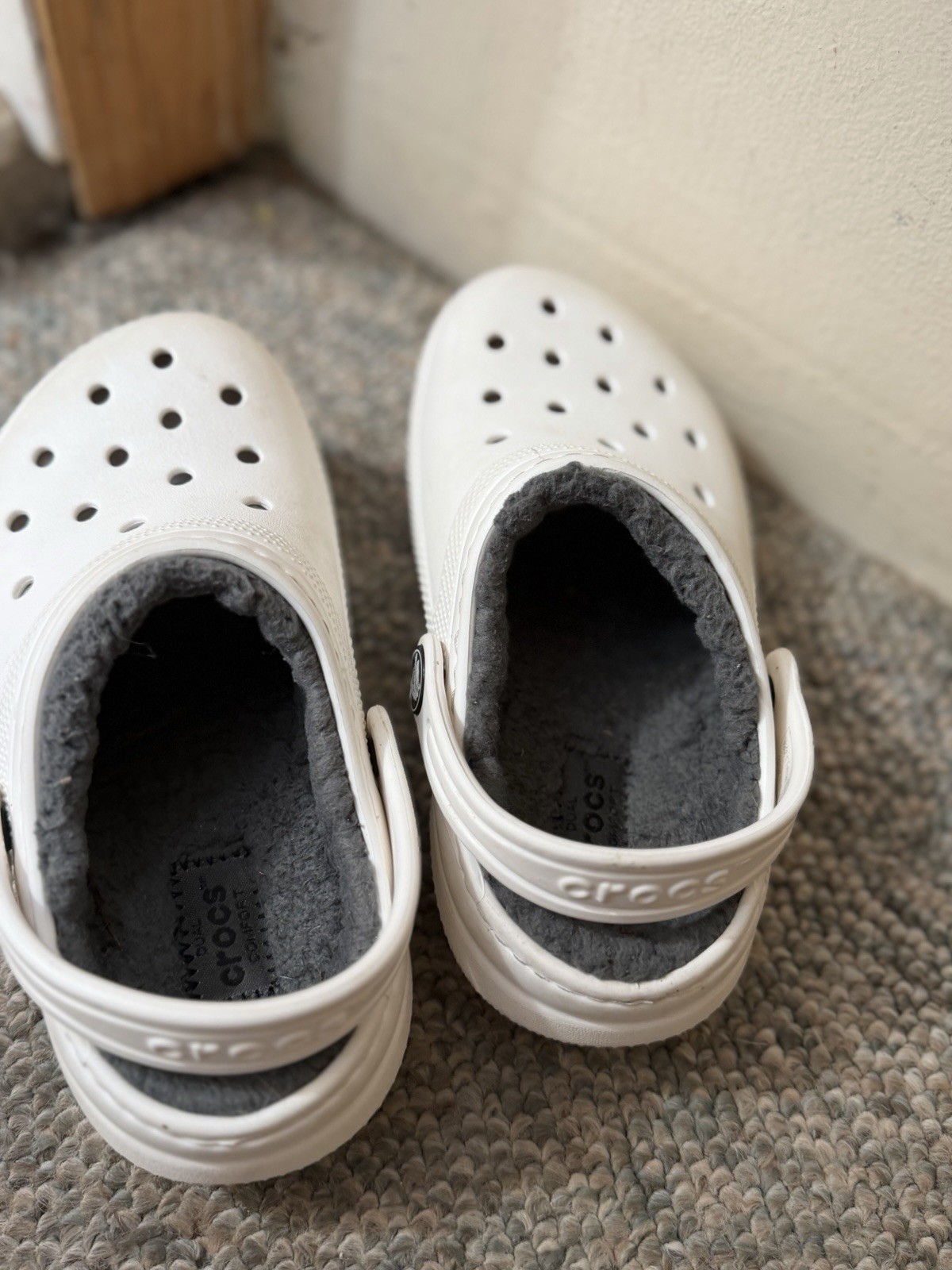 Crocs Classic Lined Clog Kids Size C11 White Fuzzy Fleece Lined Slip-On Shoes