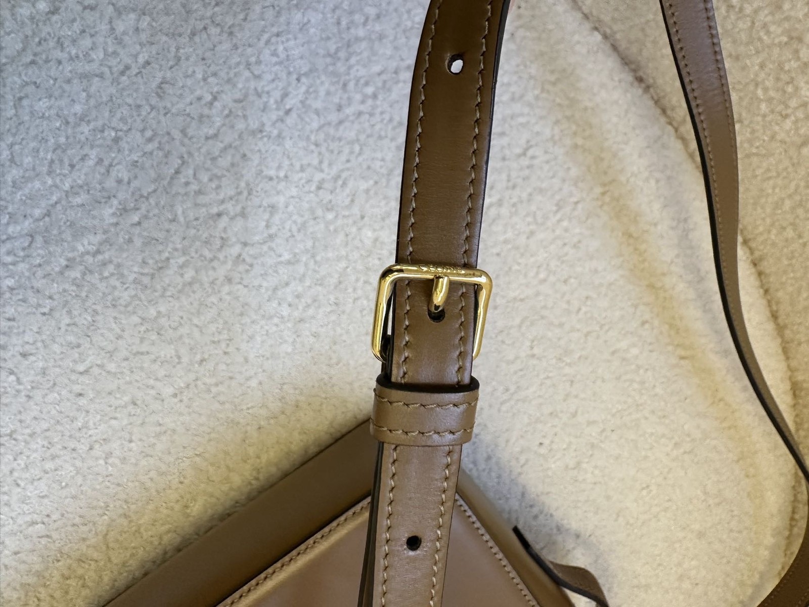 Celine Pre-Owned Authentic Luxury Handbag Caramel 18.5*6*13.5cm