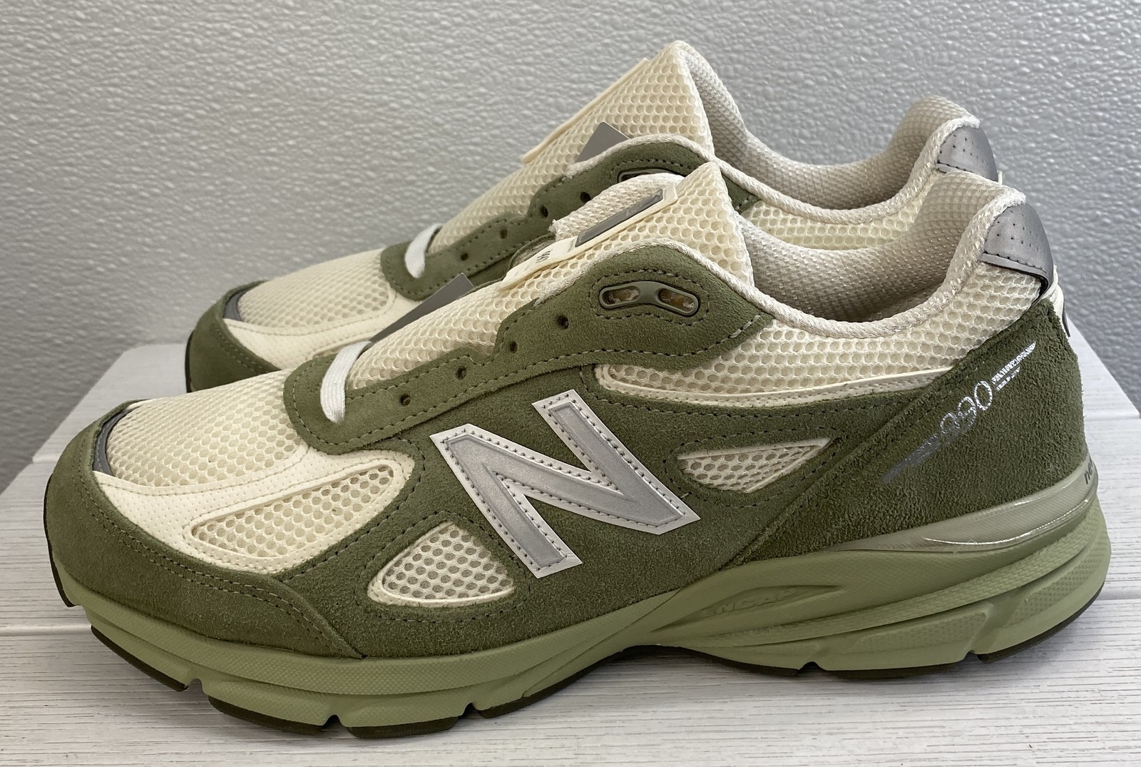 New Balance Made In USA 990v4 Men’s Size 9.5 Olive Leaf Suede Athletic Sneakers