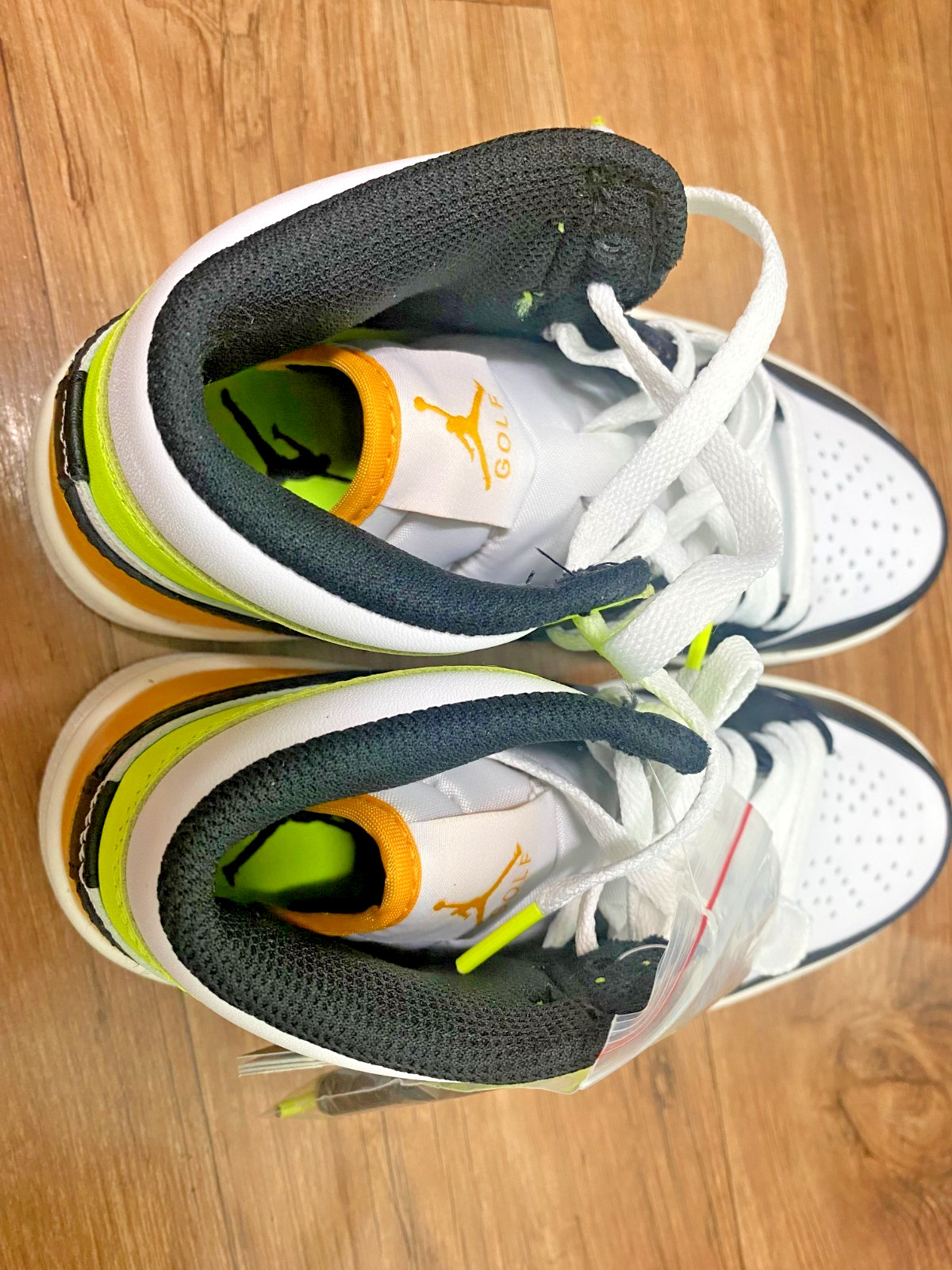 NIKE Jordan 1 Retro High OG Volt – Men’s & Women’s brand new one size US-5, 6.5