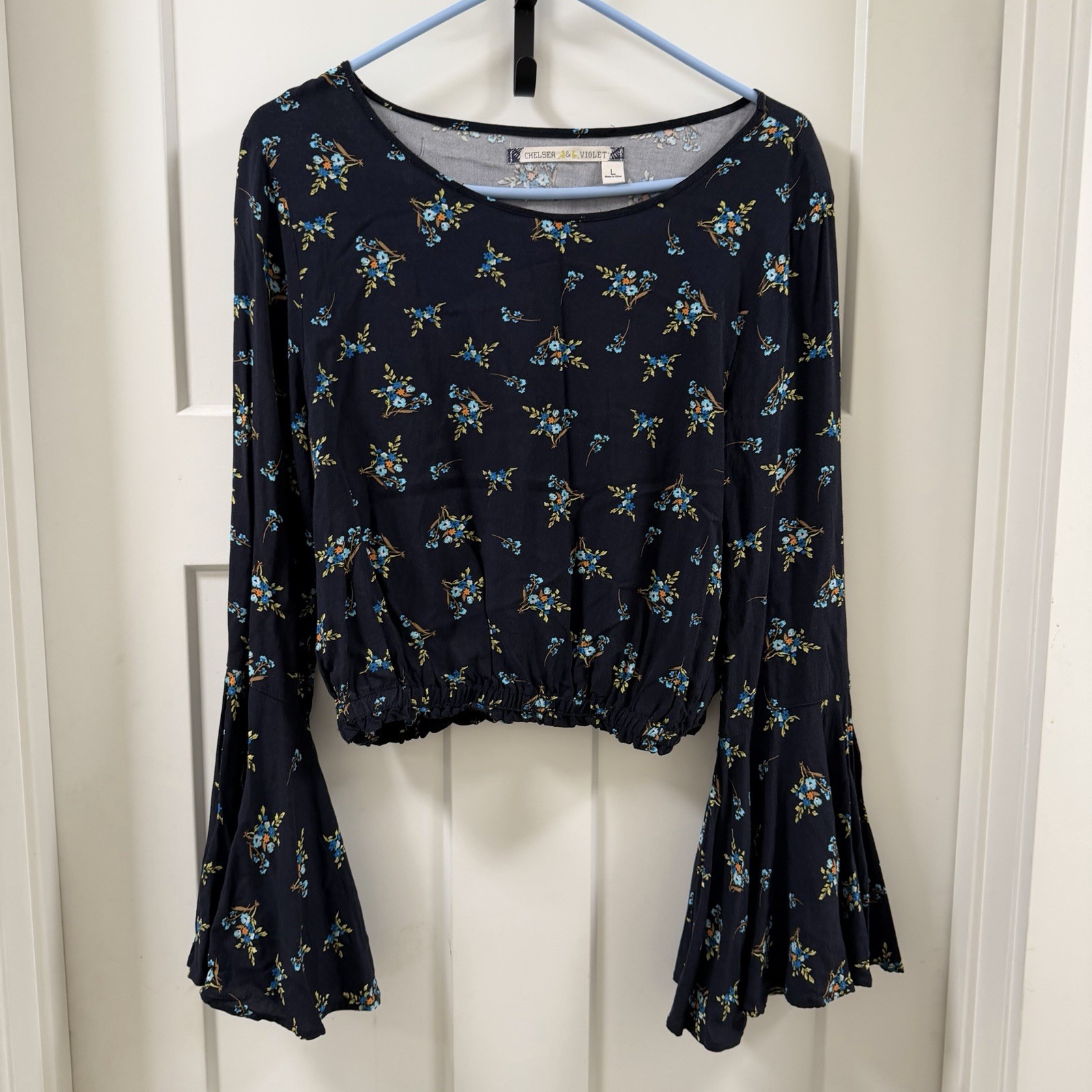 Chelsea & Violet Black Floral Long Bell Cuff Sleeves Elasticized Short Hem Top L