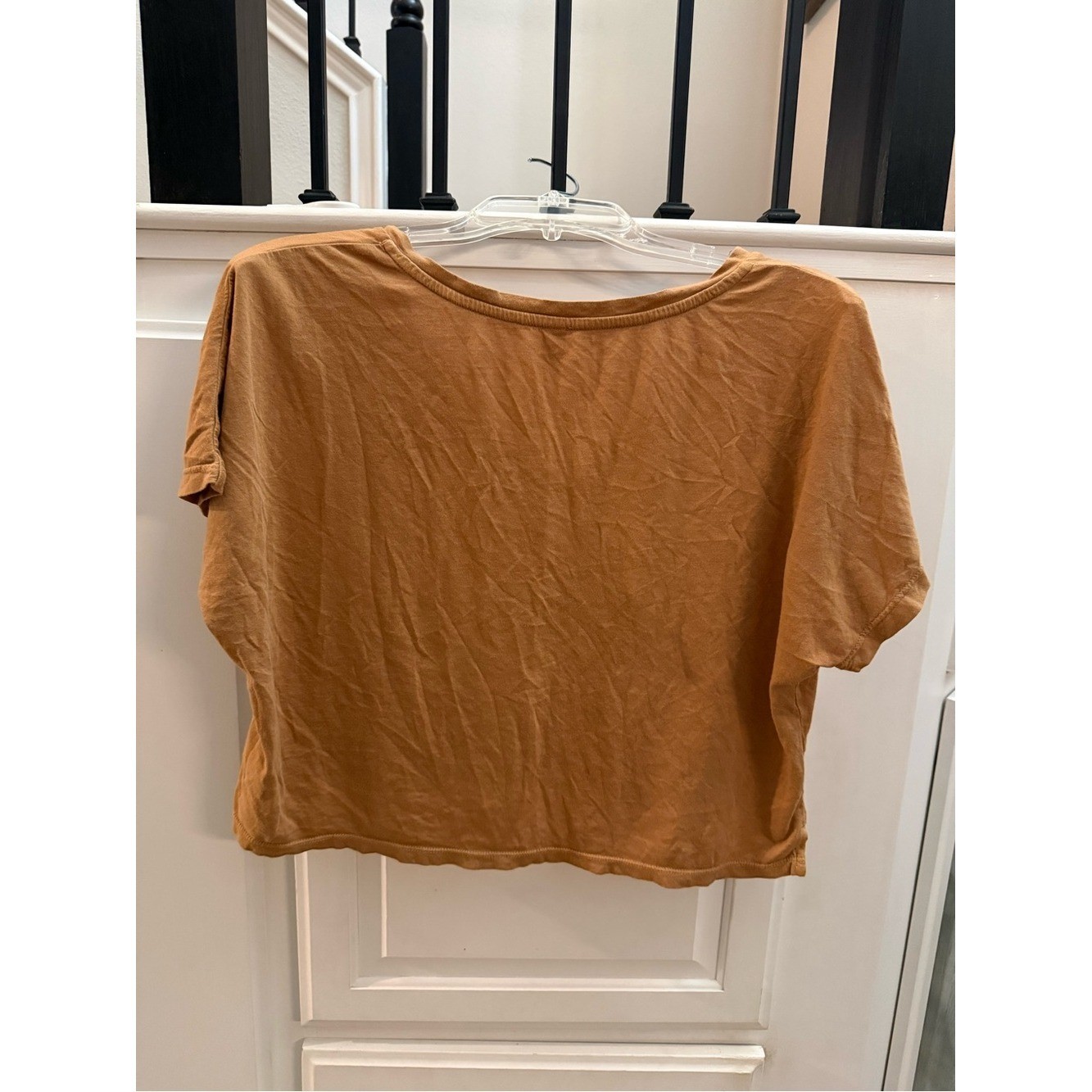 bp Cropped V-Neck Tee in Rust