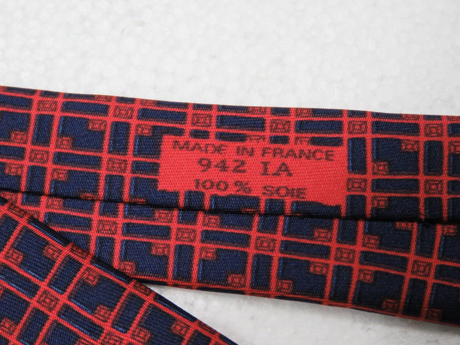 HERMES Paris Tie Black & Red Geo Check Pattern 100% Silk Hand Made 3.25″x 58″