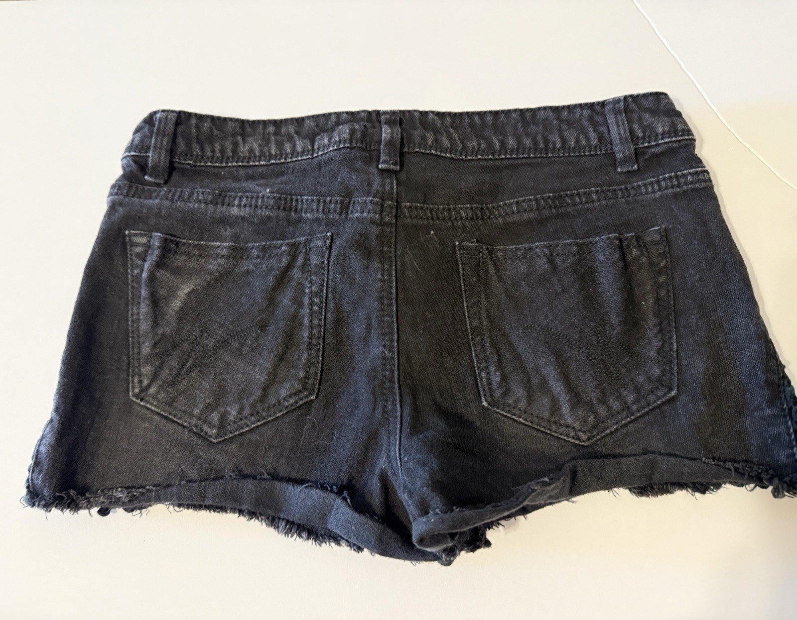 Vintage No Boundaries Women’s Black Denim Shorts Lace Side Trim Size 11 Y2K