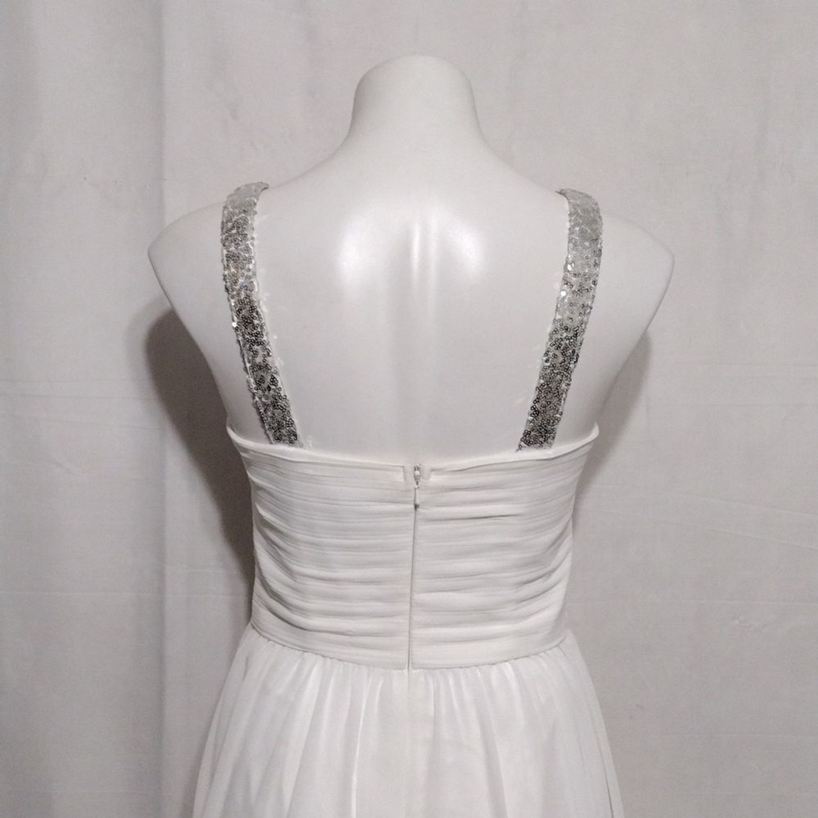 A. Drea White Chiffon Sequin Accent A-Line Maxi Gown Formal Evening Dress Medium