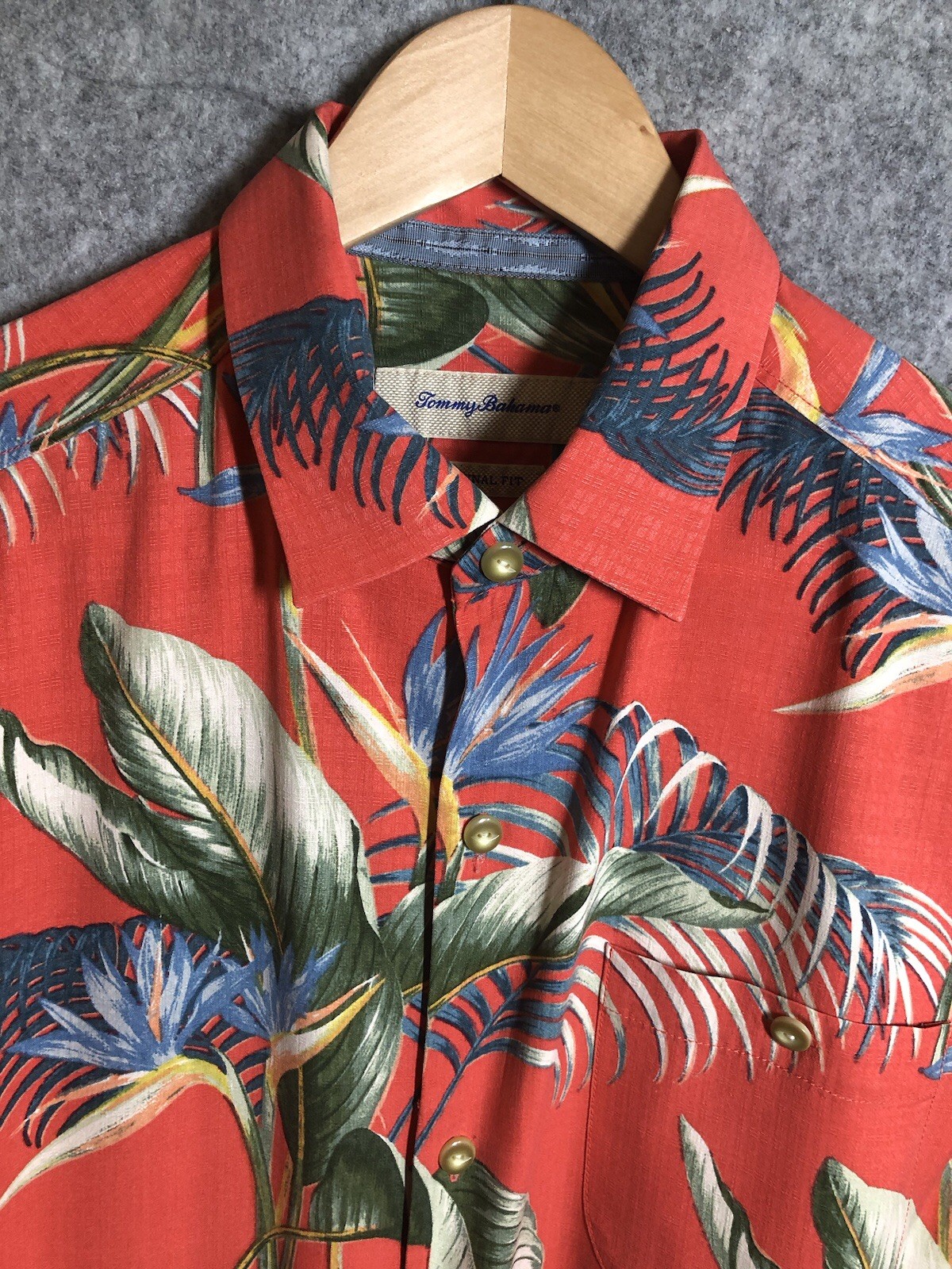 Tommy Bahama Shirt Medium Pink 100% Silk Hawaiian Tropical Tiki Casual Beach