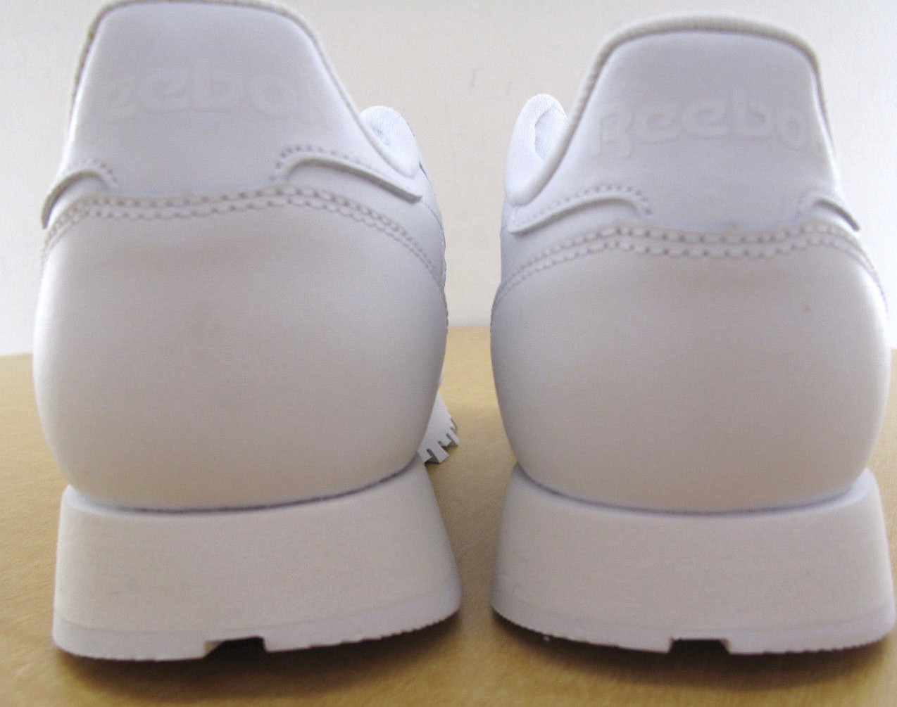 Reebok Classic Leather R12 Mens White Walking Shoes – NWD – Medium
