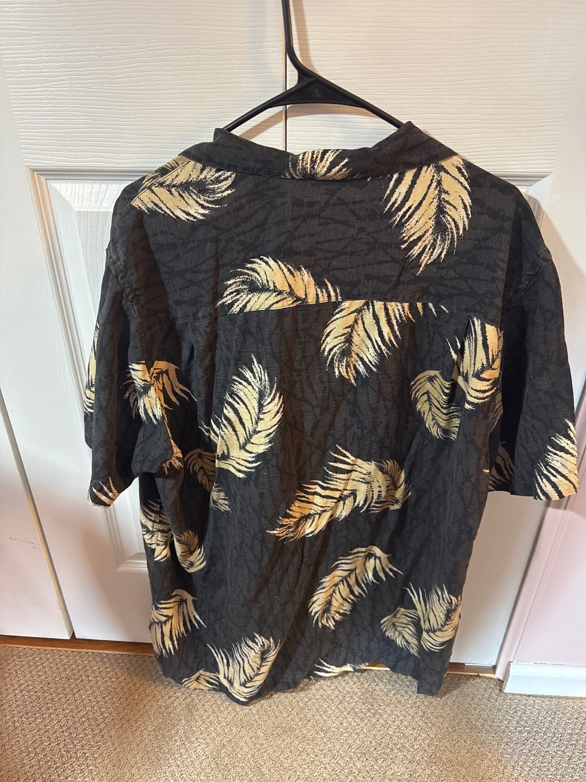Tasso Elba Men’s XL Black Silk Hawaiian Shirt with Beige Leaf Print