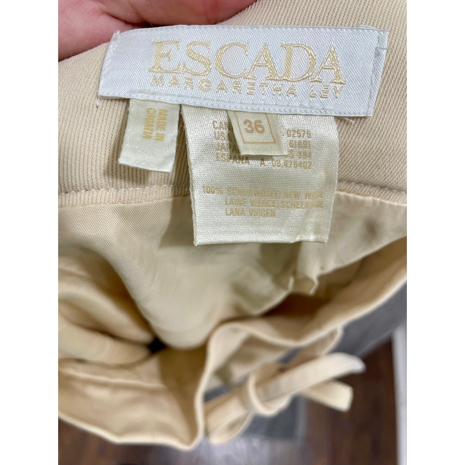 Vintage 90s Escada Margaretha Ley Ivory High-Rise Shorts EU 36/ US 4 Academia