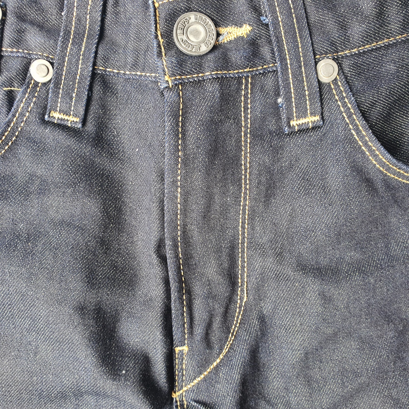 Levi’s Women’s Size 26 Engineered Jeans, Twisted Leg Fit Indigo Dark Wash Denim