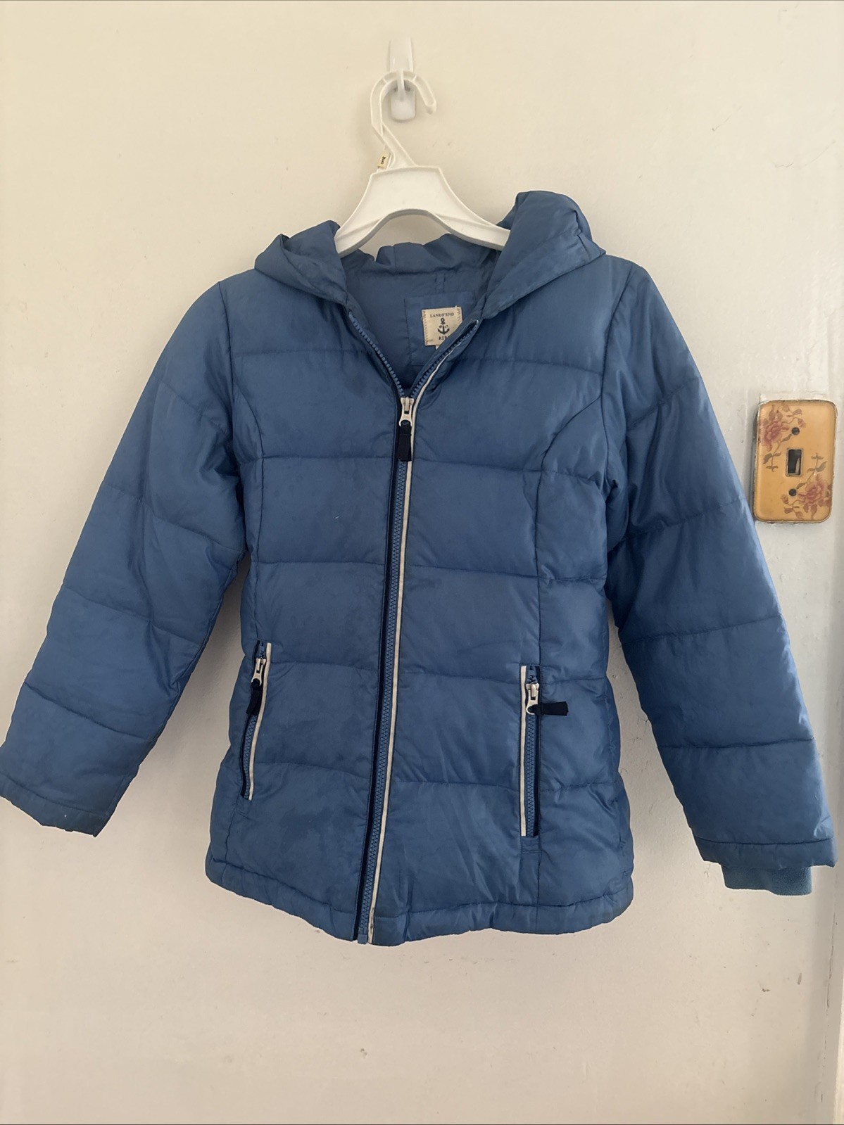LAND’S END HOODED~80% DOWPUFFY JACKET KIDS~SZ M10-12~SKY BLUE ~3 ZIPPED POCKETS.