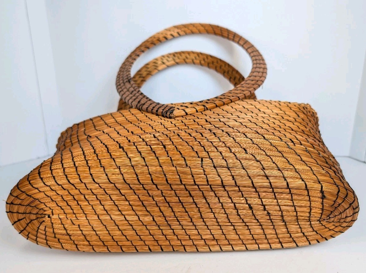 NATURAL STITCHED WEAVED HANDBAG PURSE BOUTIQUE Large Circular Handles Gold Tan