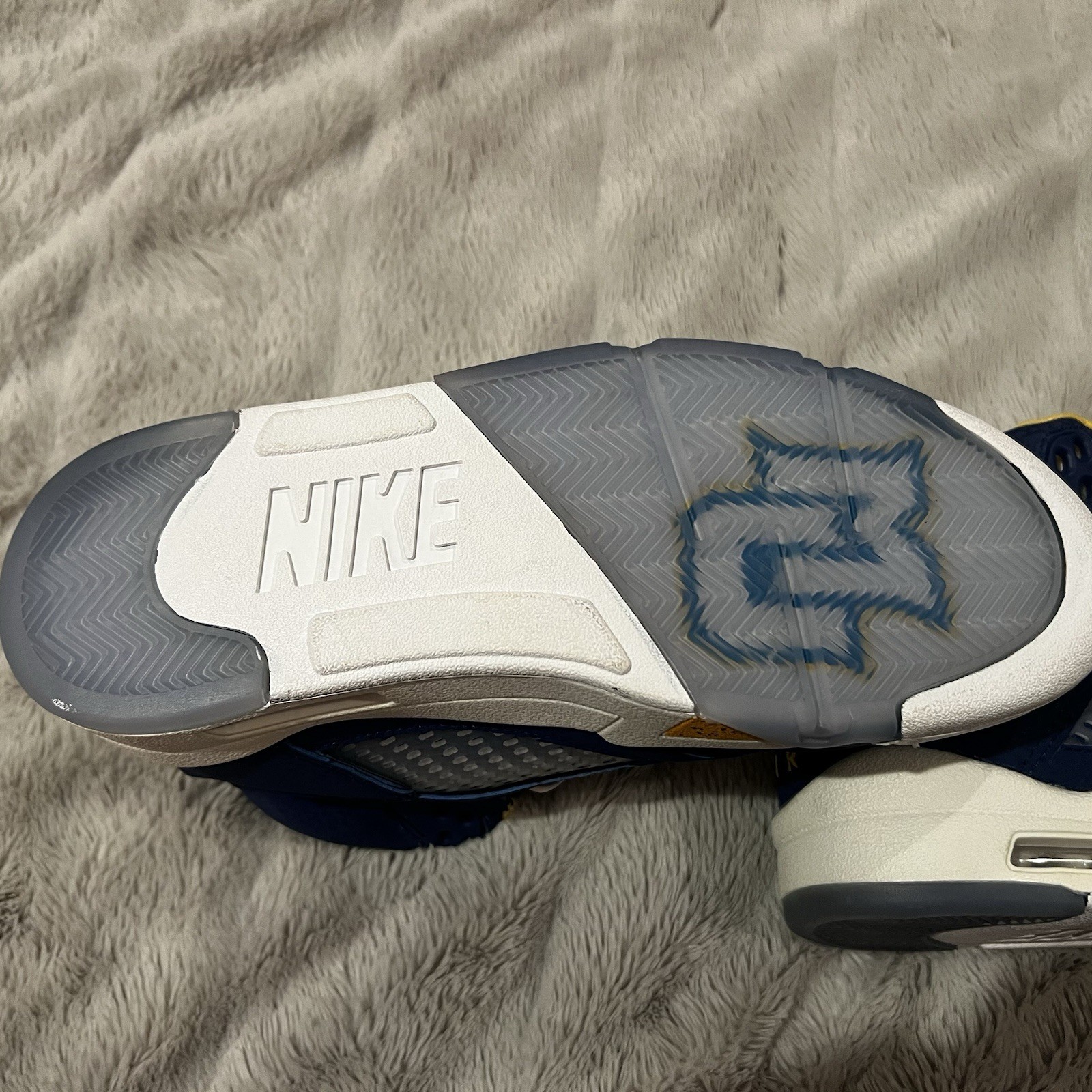 Air Jordan 5 Marquette MU PE Style Navy Yellow Nike Air Sz 7 Custom