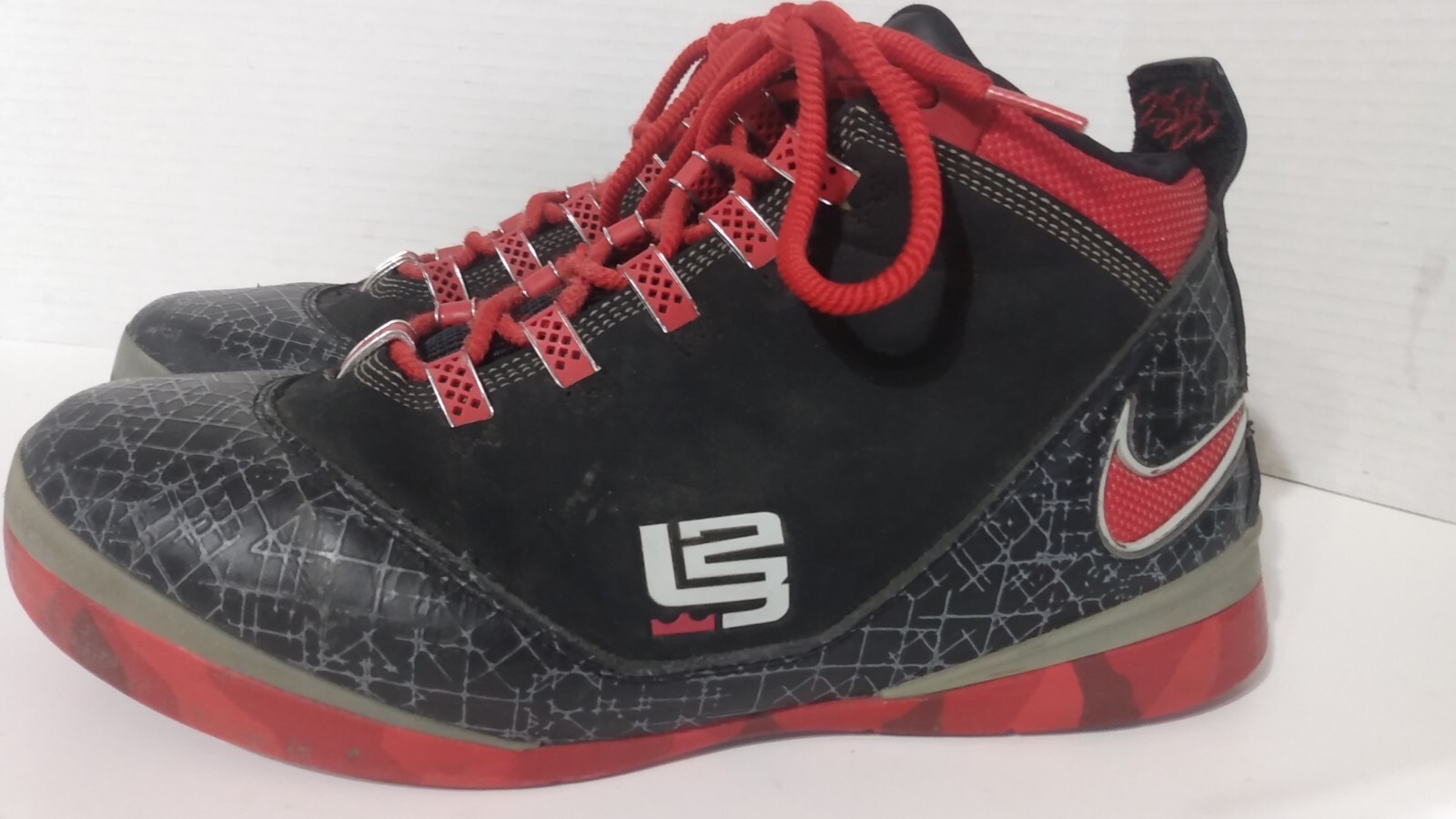 Size 9- Nike LeBron James Zoom Soldier Basketball Shoes 319407-062