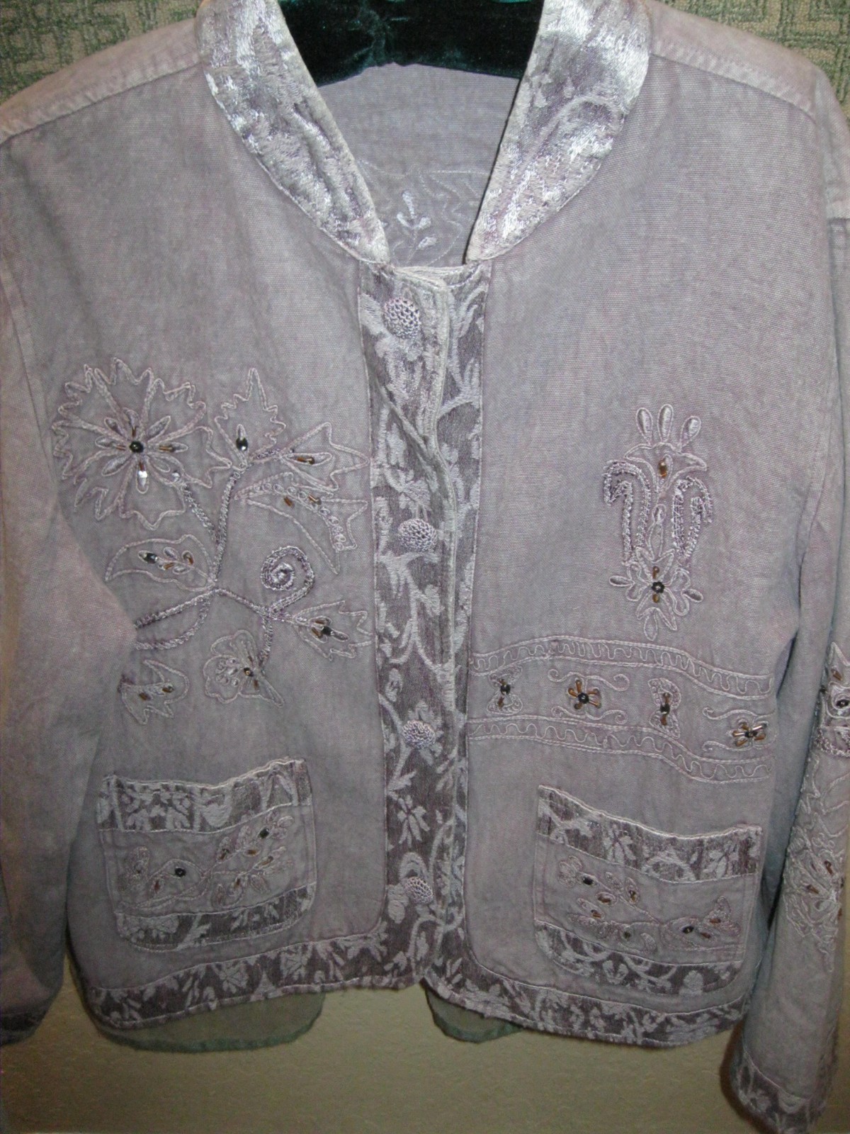 FLASHBACK LABEL, TAN COLORED COTTON JACKET, W/ COLLAR & BEADS, SZ M.