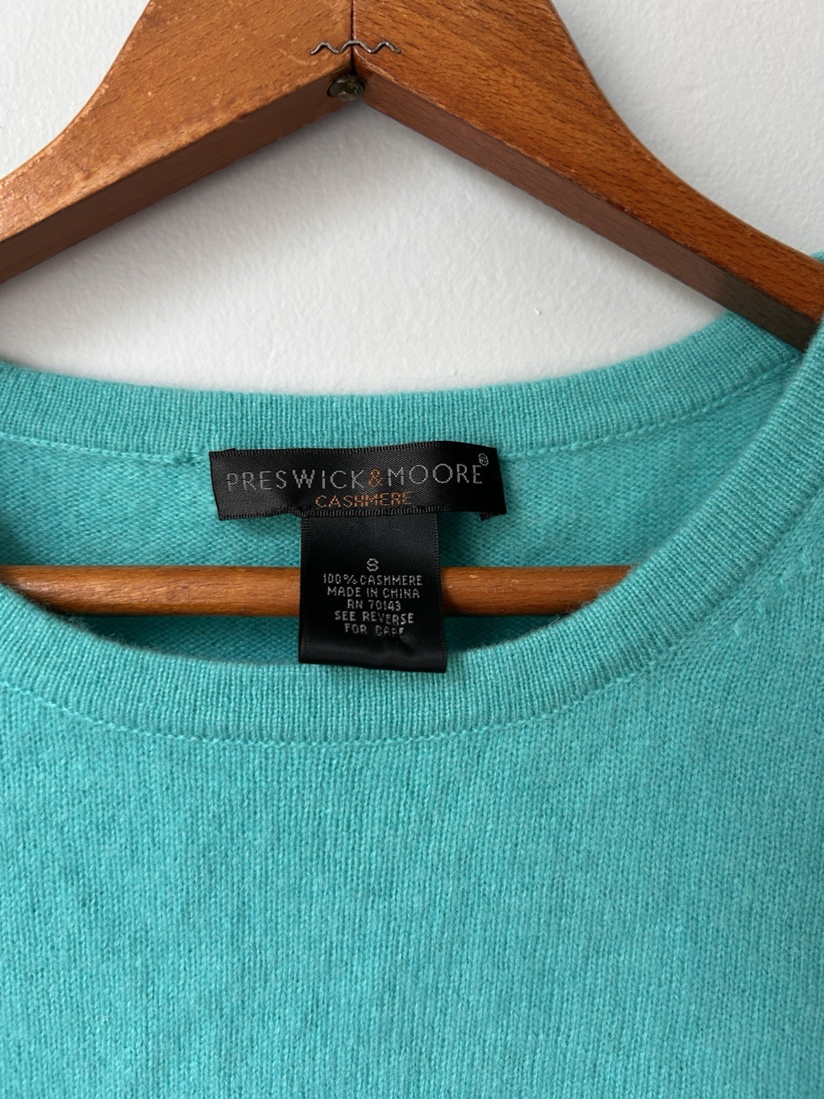 100% Cashmere Preswick & Moore Aqua Long Sleeve Sweater Size Small