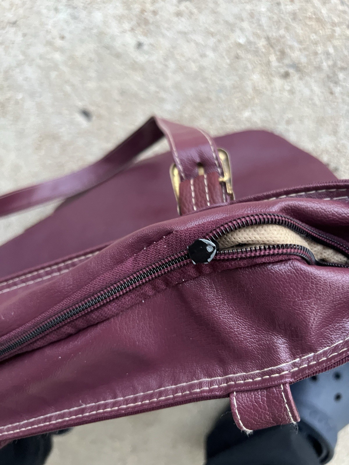 Burgundy Solid Tote Shoulder Bag Zip Top Beige Lined Inner Pockets Gold