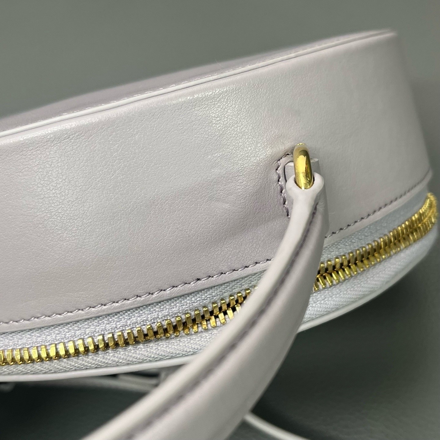 Celine Pre-Owned Authentic Luxury Handbag Lavender 17.5×12×6cm