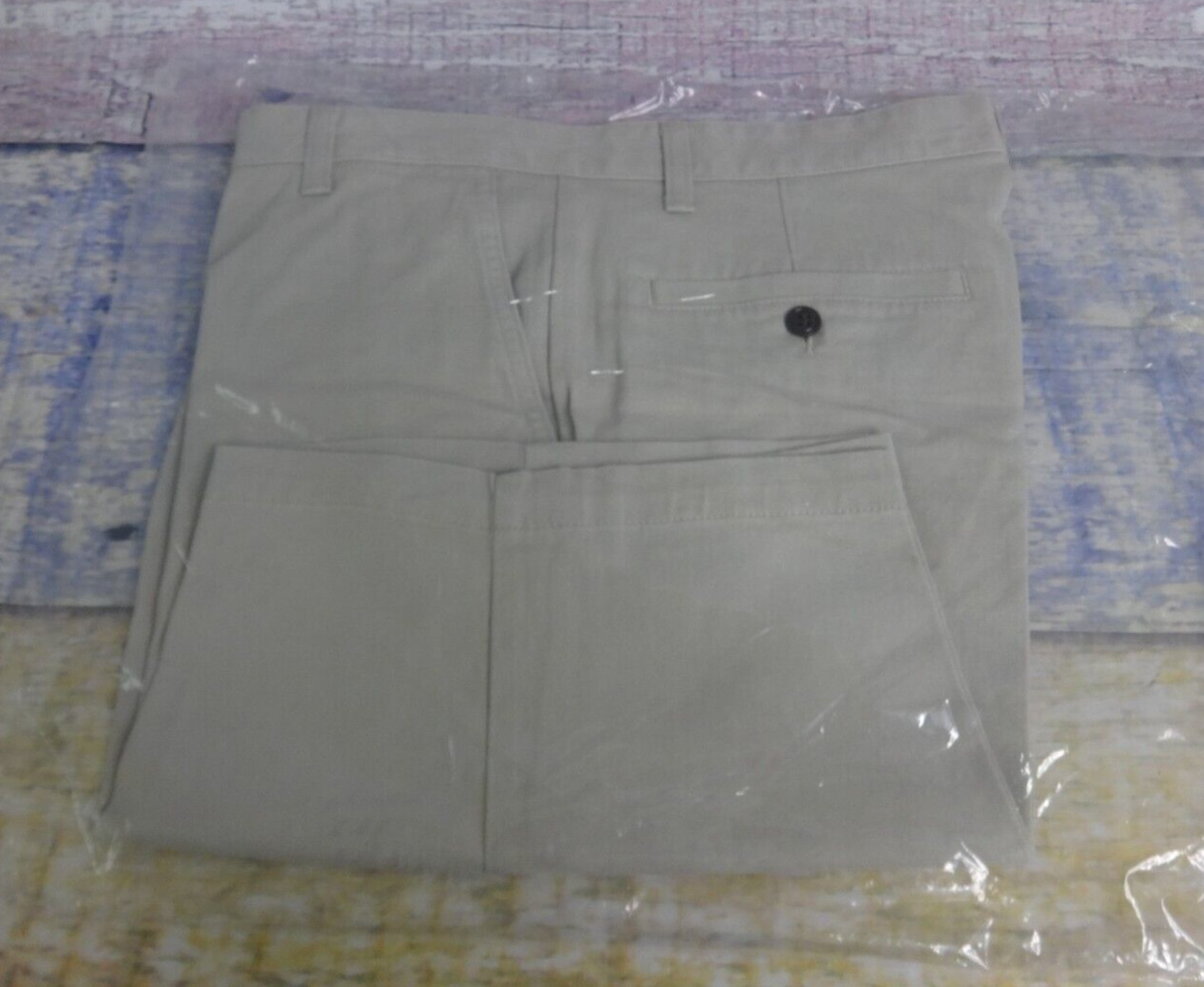 Dockers Mens Shorts Size 32 Light Gray, Has Smart Phone Pocket! New NWT