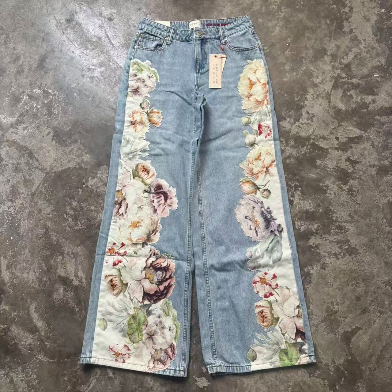 Alice+Olivia AMAZING EMBROIDERED JEAN $ 595 Size 27