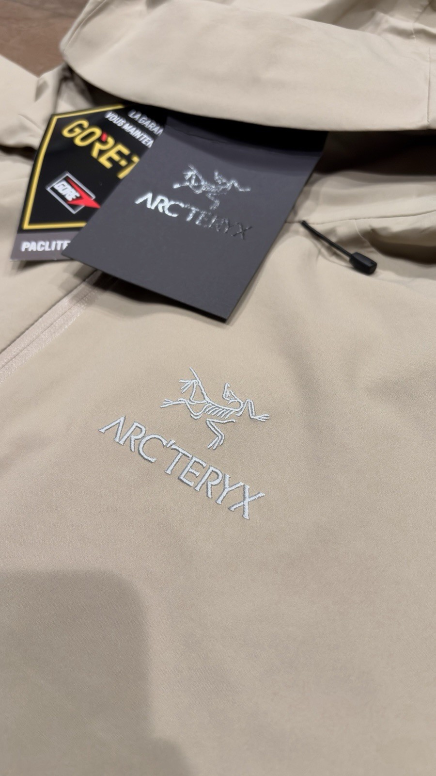 Beige Tan Arc’teryx Beta LT Jacket Men’s XL Waterproof Gore-Tex