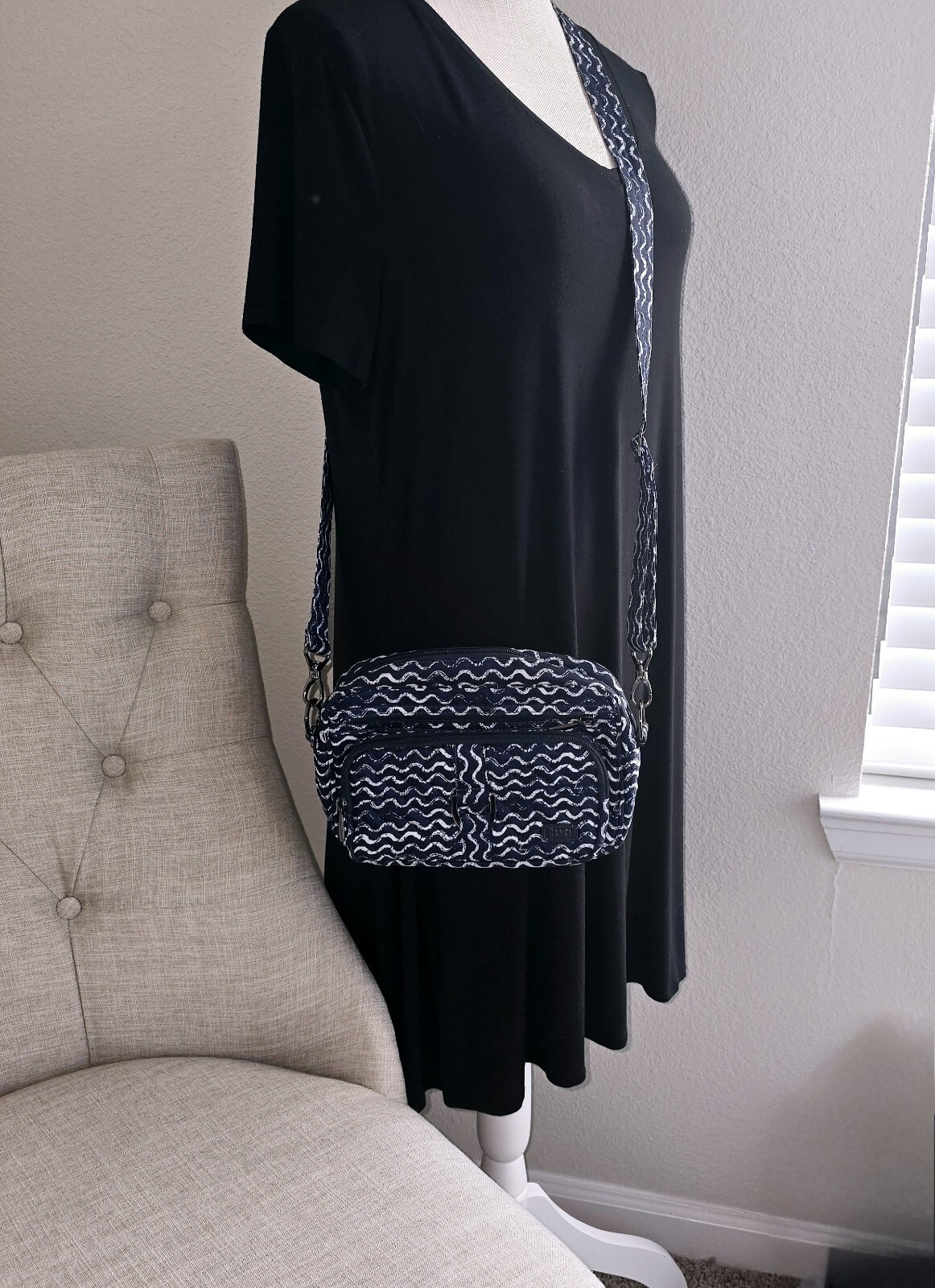 Lug Carousel Convertible Crossbody Navy White Waves Classic Purse *Small Tear*