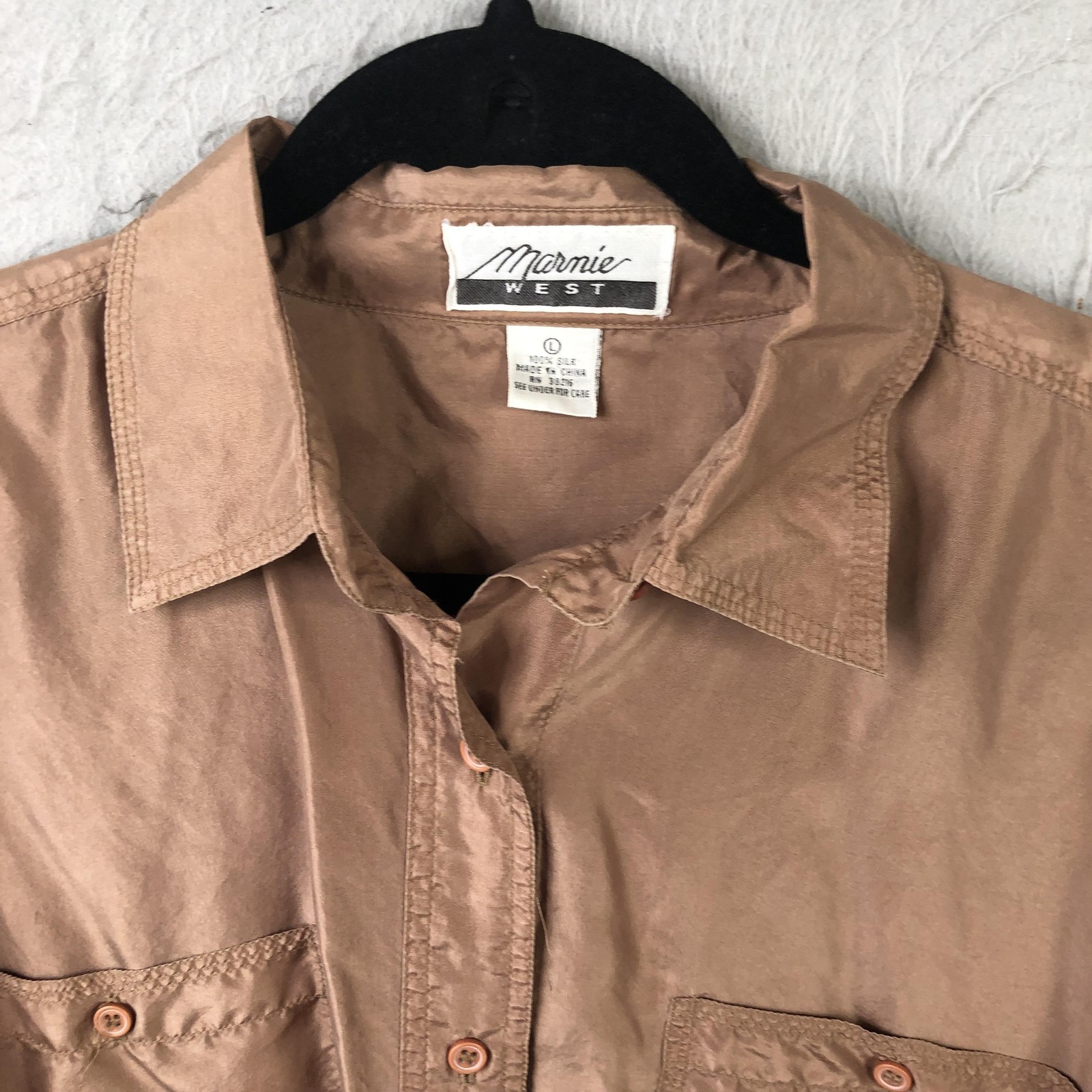Luxury Top Womens L Beige 100% Silk Button Front Pockets Long Sleeve Career
