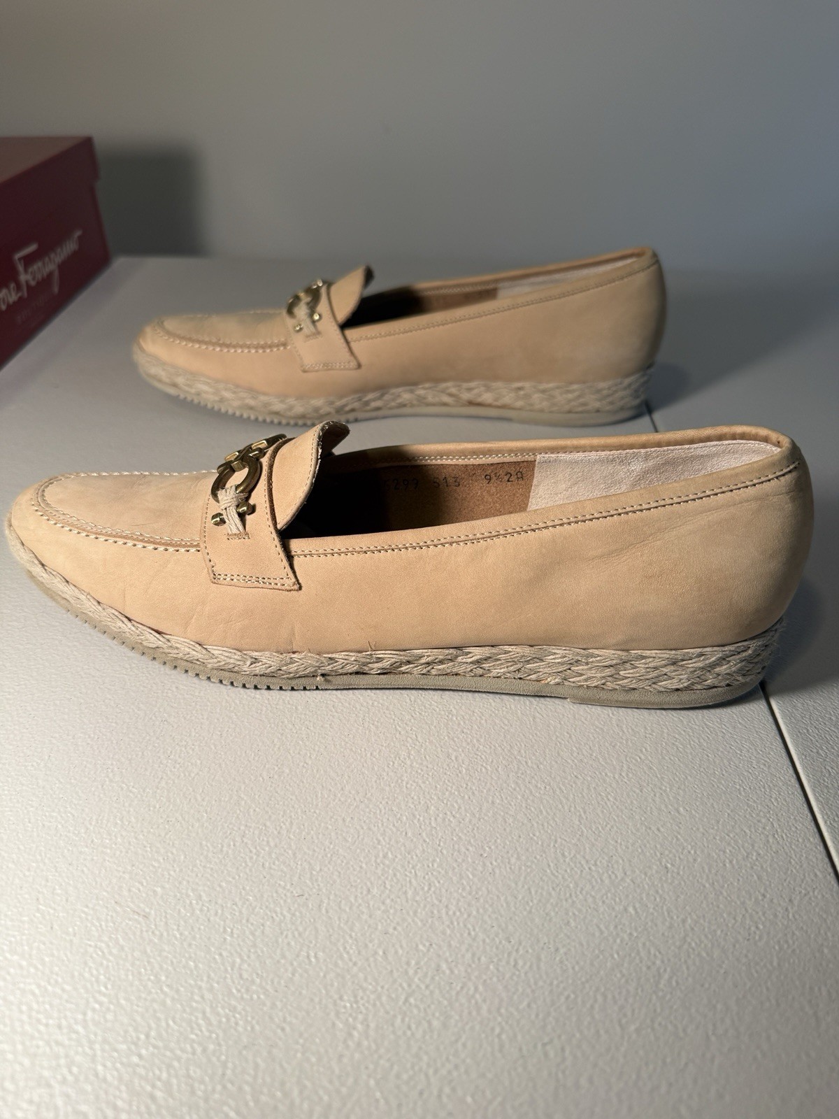 Salvatore Ferragamo Beige Nude Leather Loafers Classic Gancini Horsebit Size 9.5