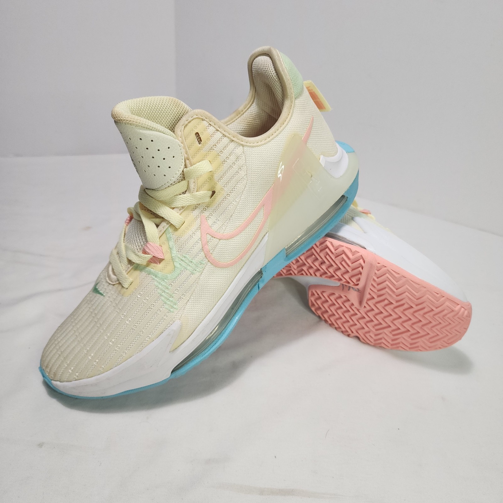 RARE Nike LEBRON JAMES Witness 6 EASTER Basketball Sz 10 Shoes CZ4052-103 – EUC