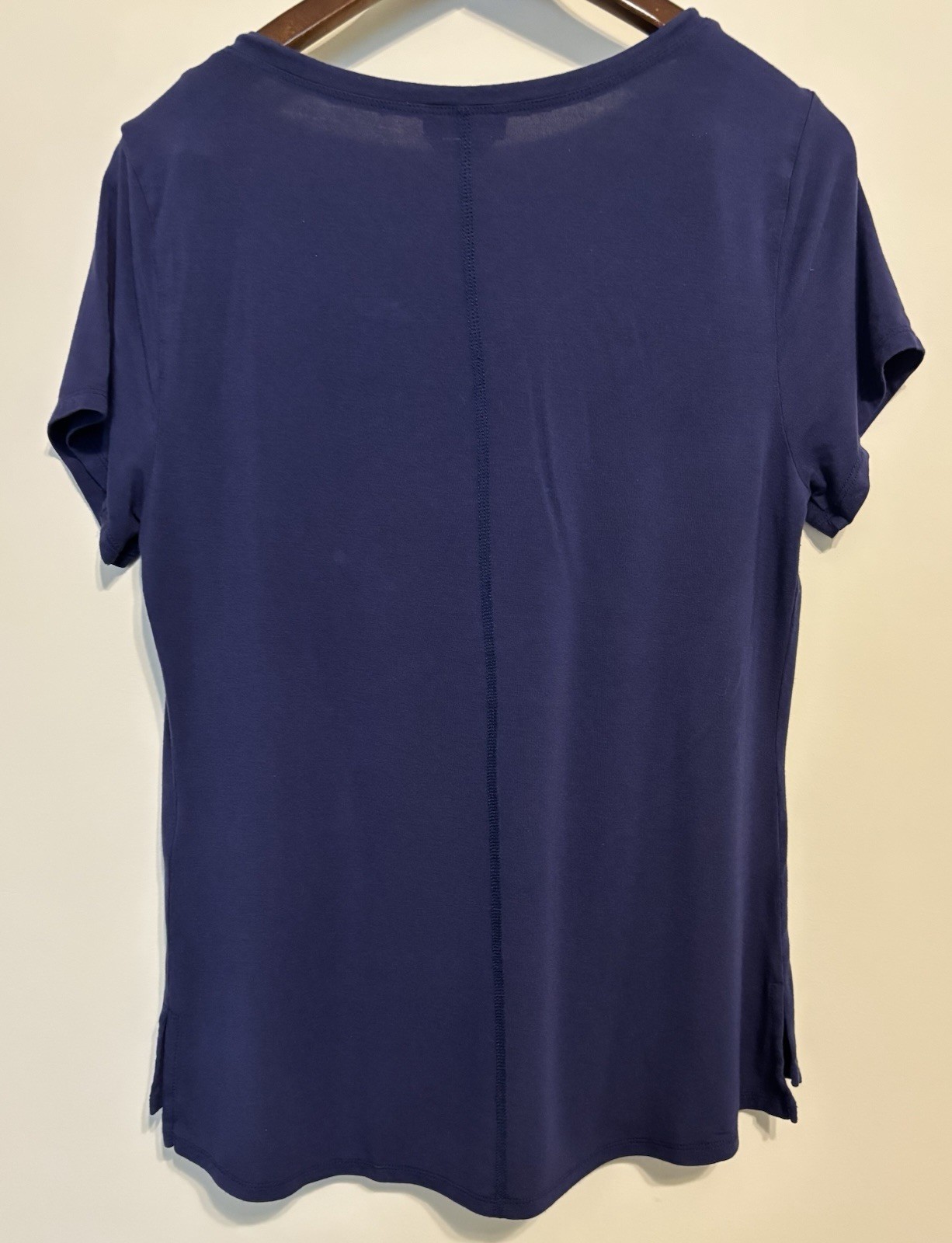 Rare bebe Women’s Navy Rhinestone Logo Medallion Scoop Neck Tie Front Tee Sz S/P