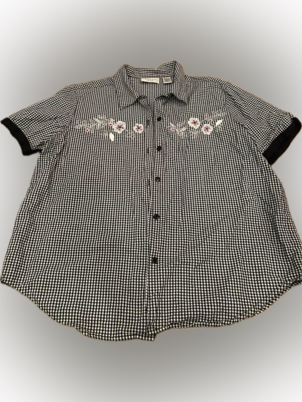 Vintage Gingham Short-Sleeve Button-Down Shirt with Floral Embroidery