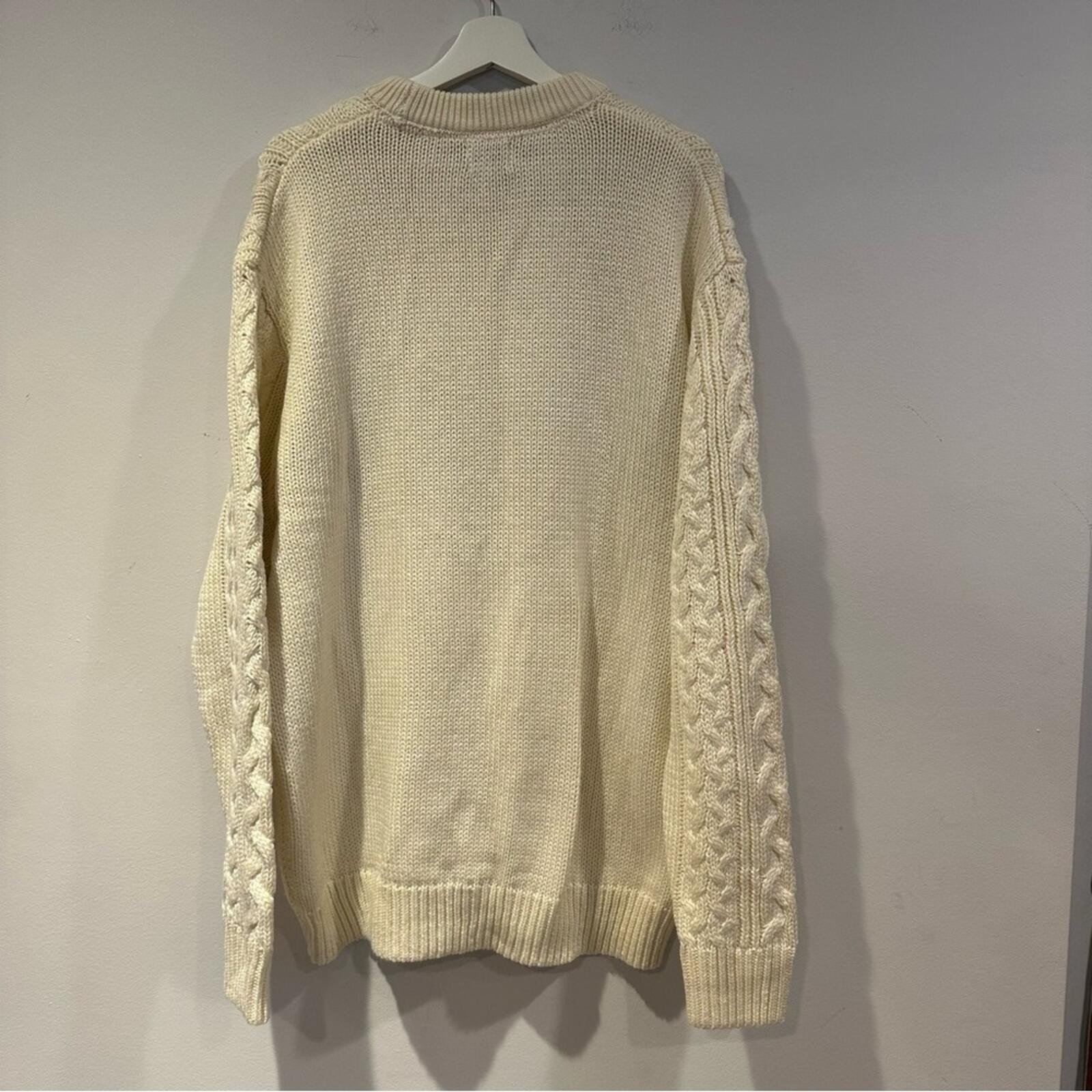 H&M Men’s Relaxed Fit Cable-Knit Jumper in light Beige