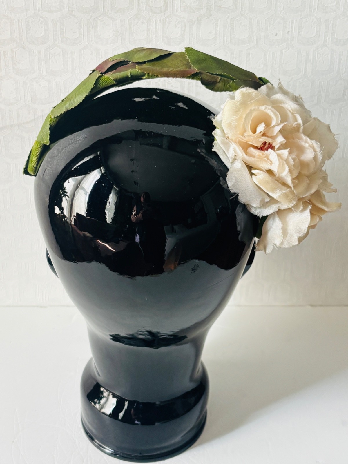 VTG 50’S BIG IVORY ROSE FLOWER&GREEN LEAF APPLIQUÉ JULIETTE PILLBOX BAND HAT