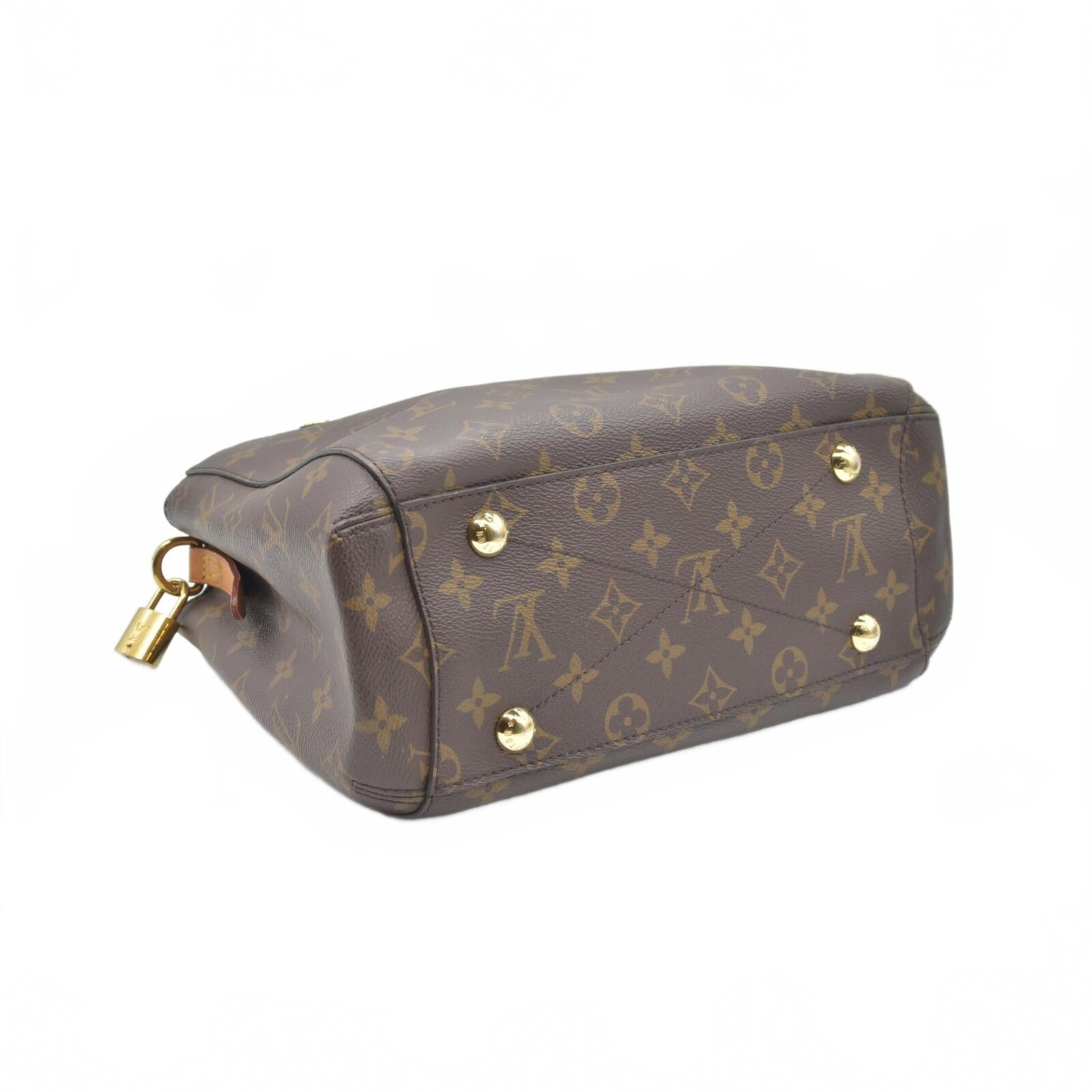 $2750 2017 Louis Vuitton Monogram Montaigne BB CA1147