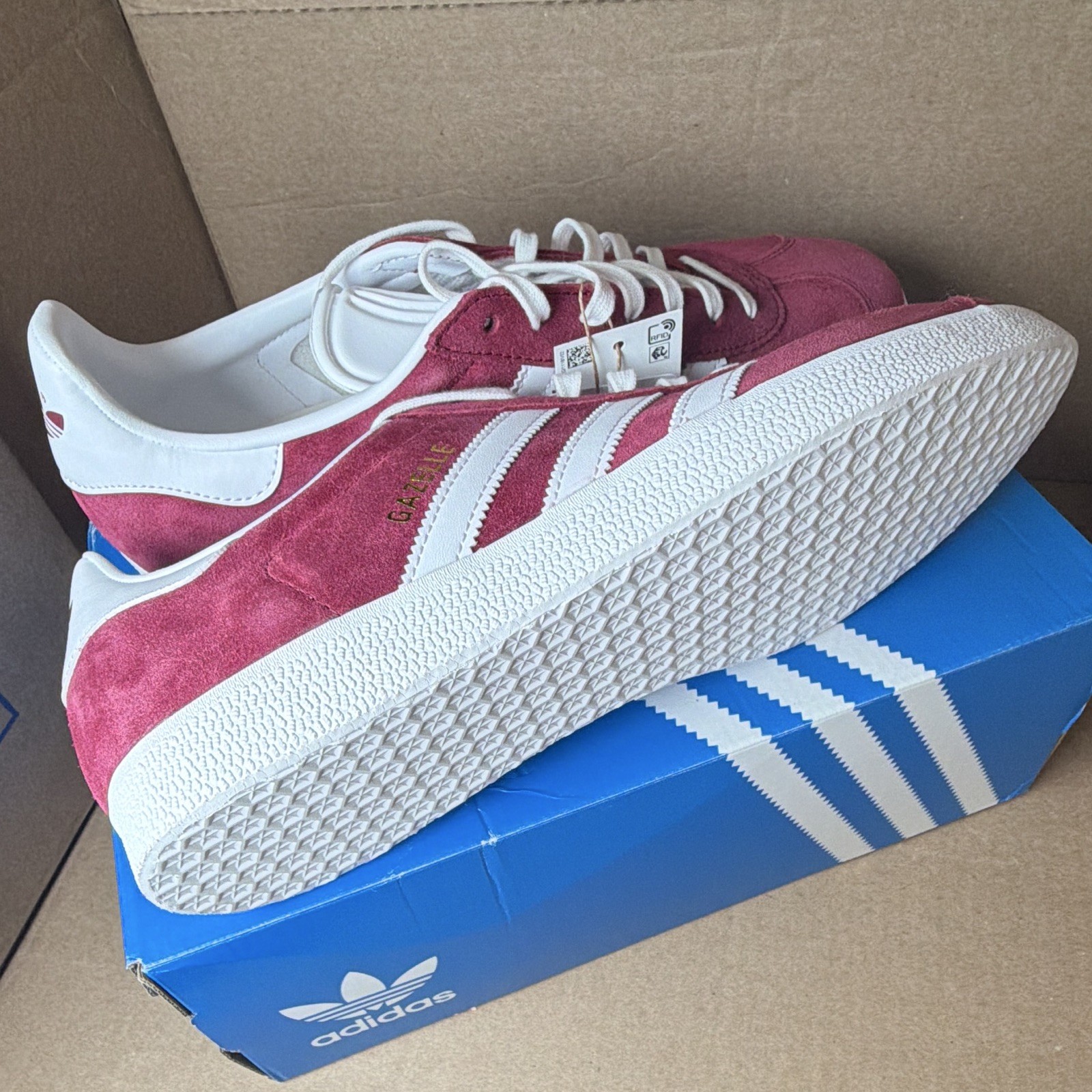 adidas Gazelle Men’s Low Top Lace-Up Suede Sneakers Burgundy/White B41645