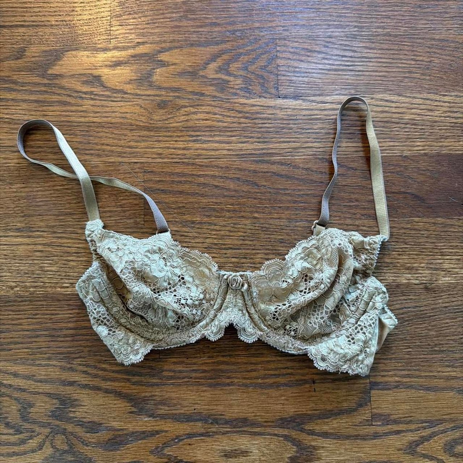 Vintage Y2K 1997 Victoria’s secret nude floral lace bra 34A