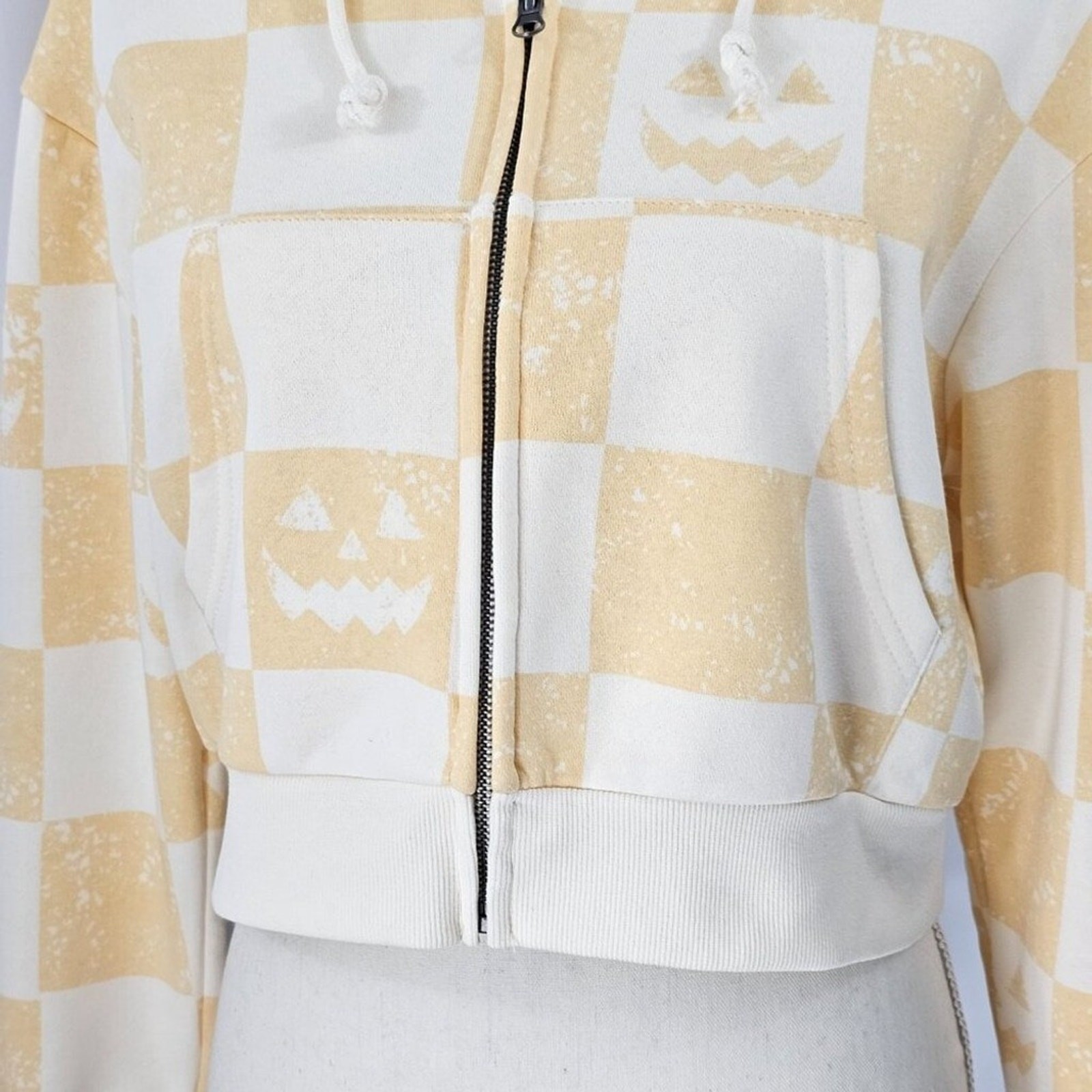 Mighty Fine Cream Checkered Pumpkin Face Print Cropped Hoodie Women’s S NWOT