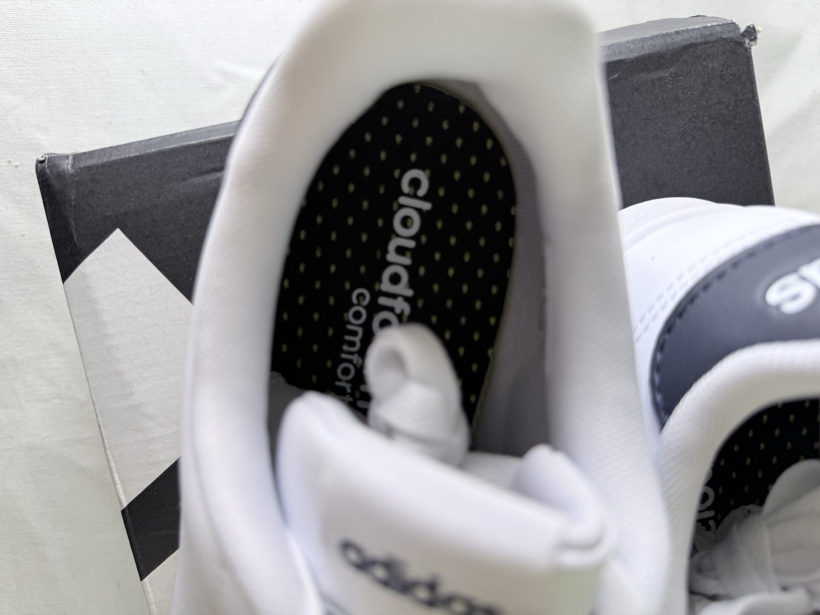 Adidas Advantage Men’s Low-Top Leather Lace-Up Sneaker White/Black GZ5299 NIB