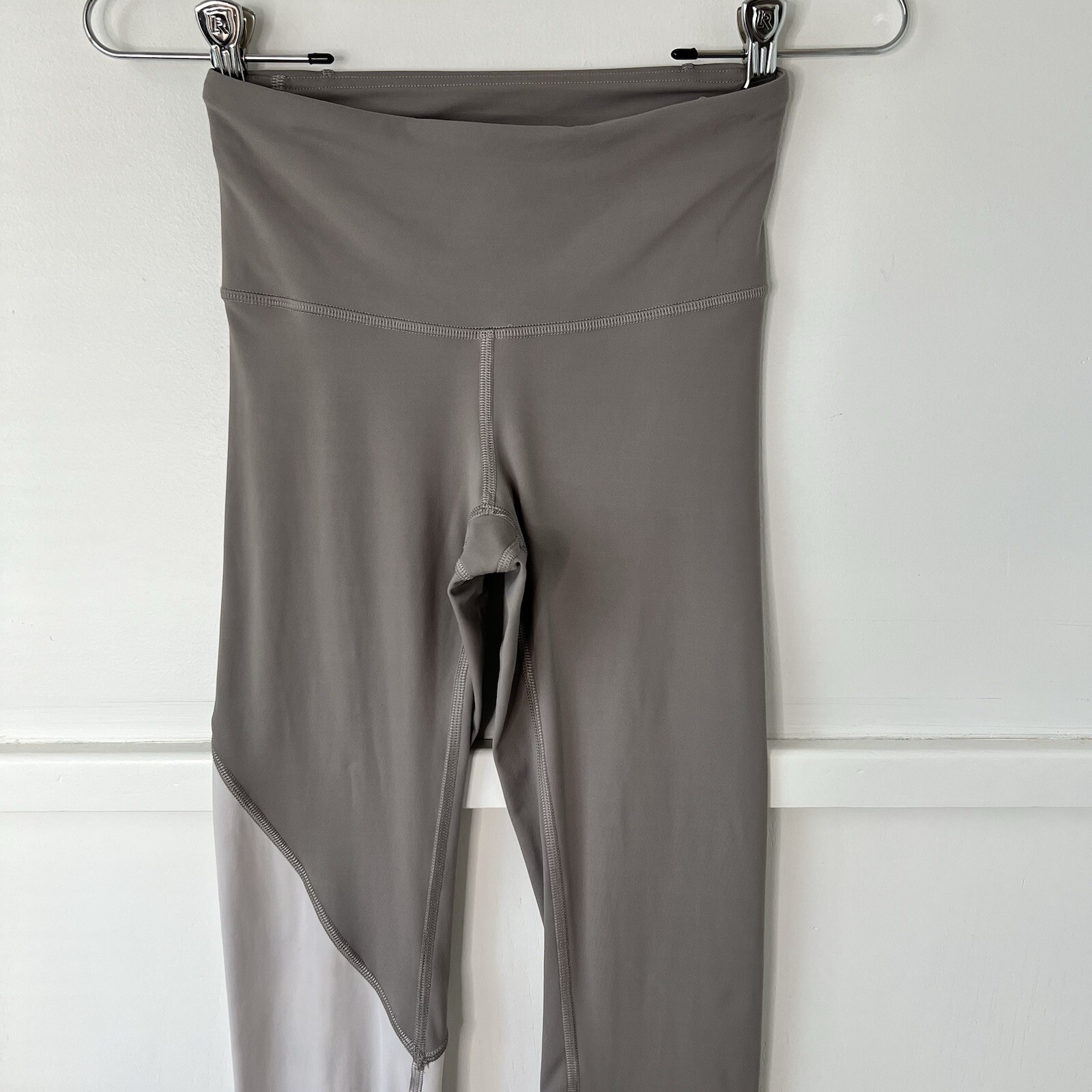 Lululemon Speed Wunder Tight Asym Half Moon/Light Chrome Size 2